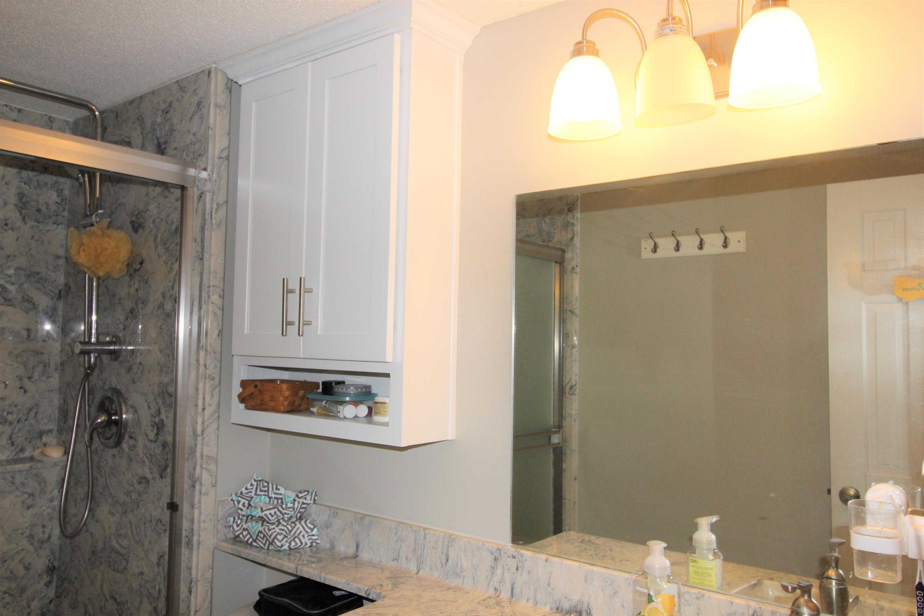 CLOVERDALE LAKE - Residential