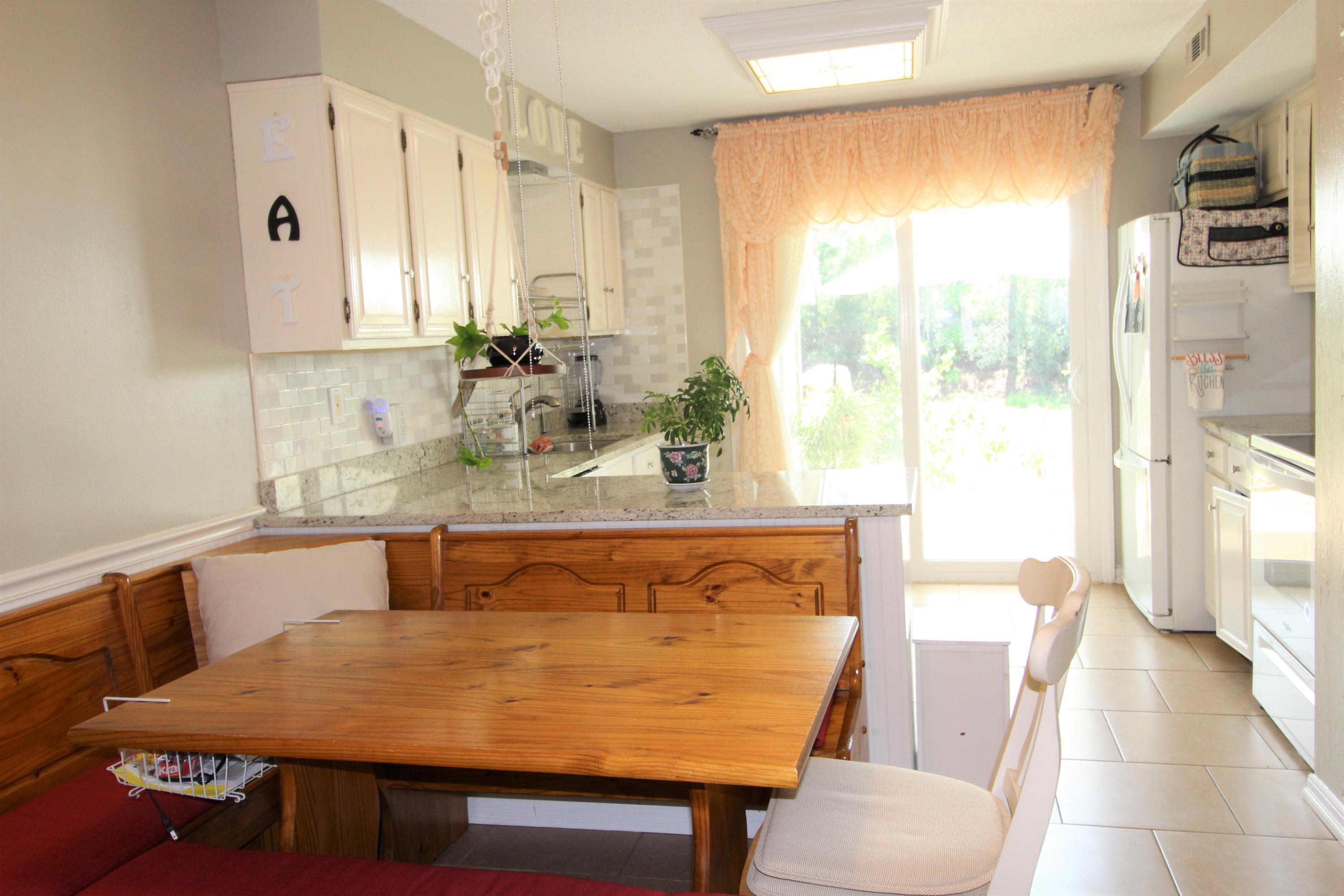 CLOVERDALE LAKE - Residential