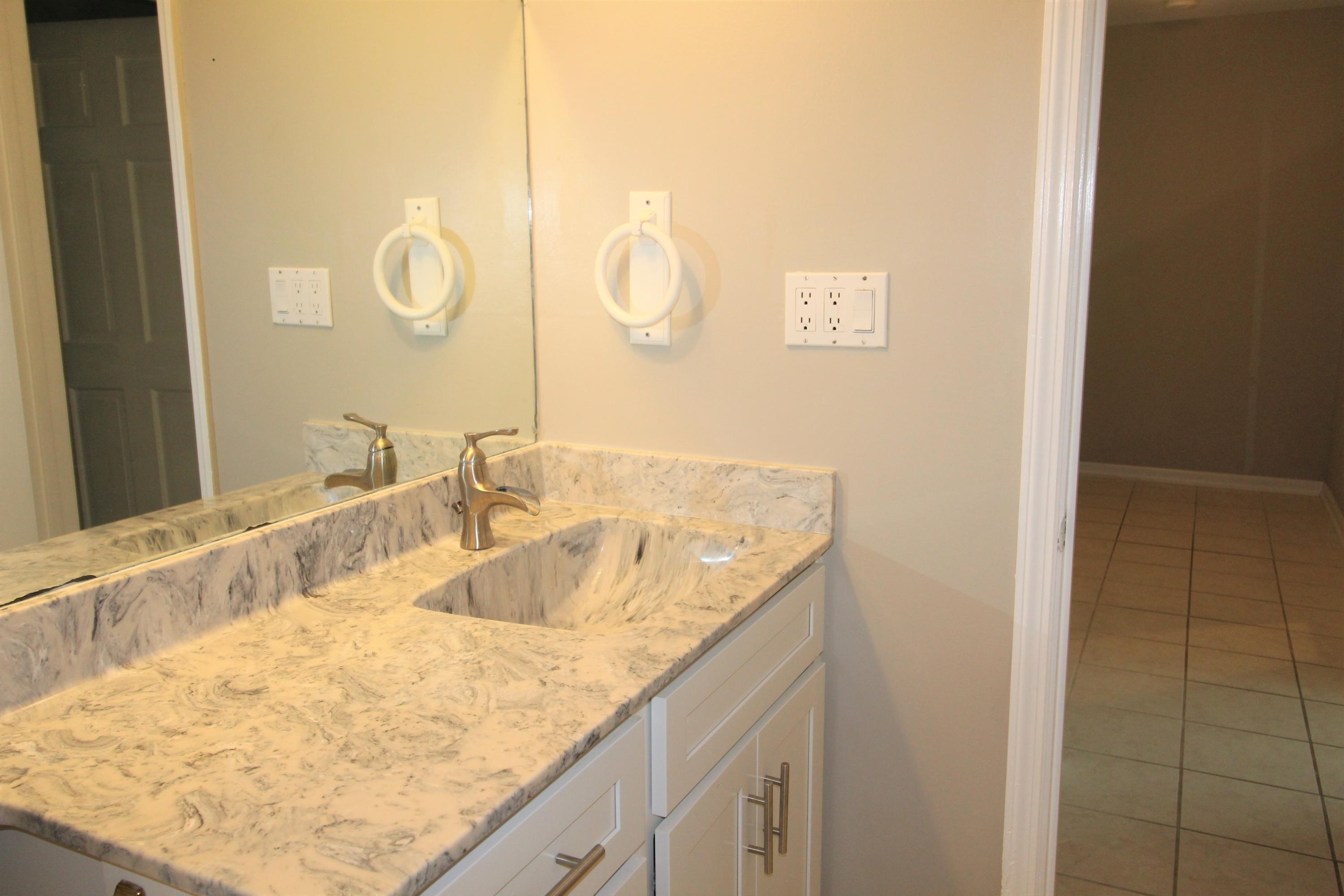 CLOVERDALE LAKE - Residential