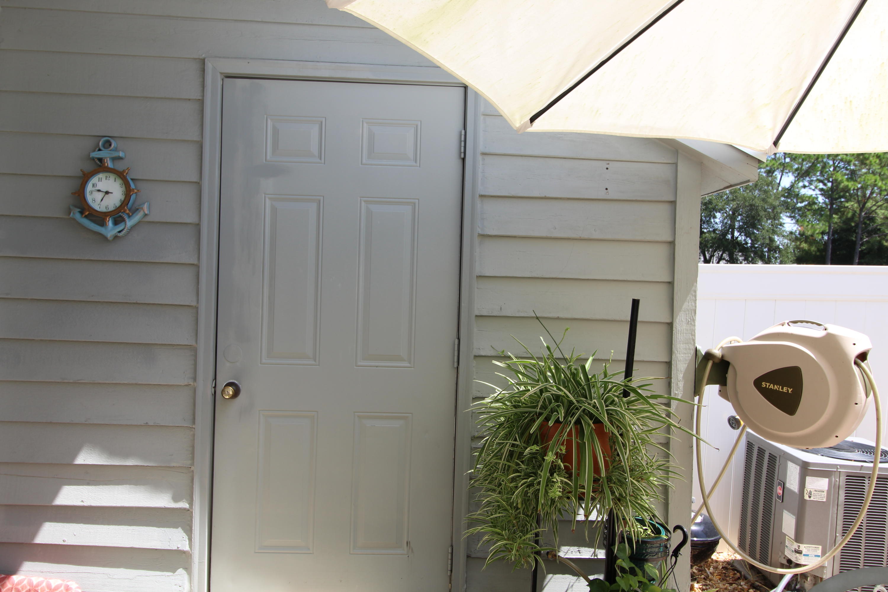 CLOVERDALE LAKE - Residential