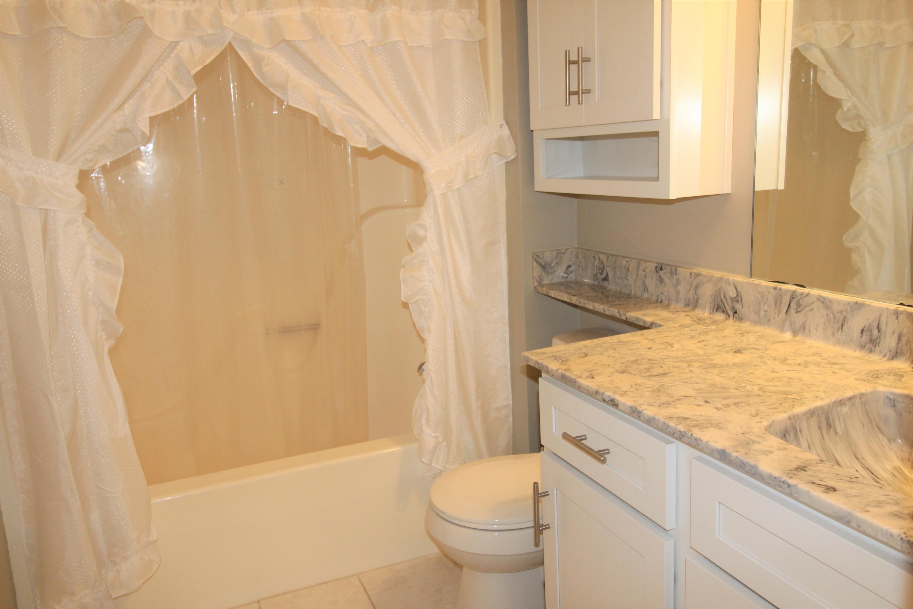 CLOVERDALE LAKE - Residential