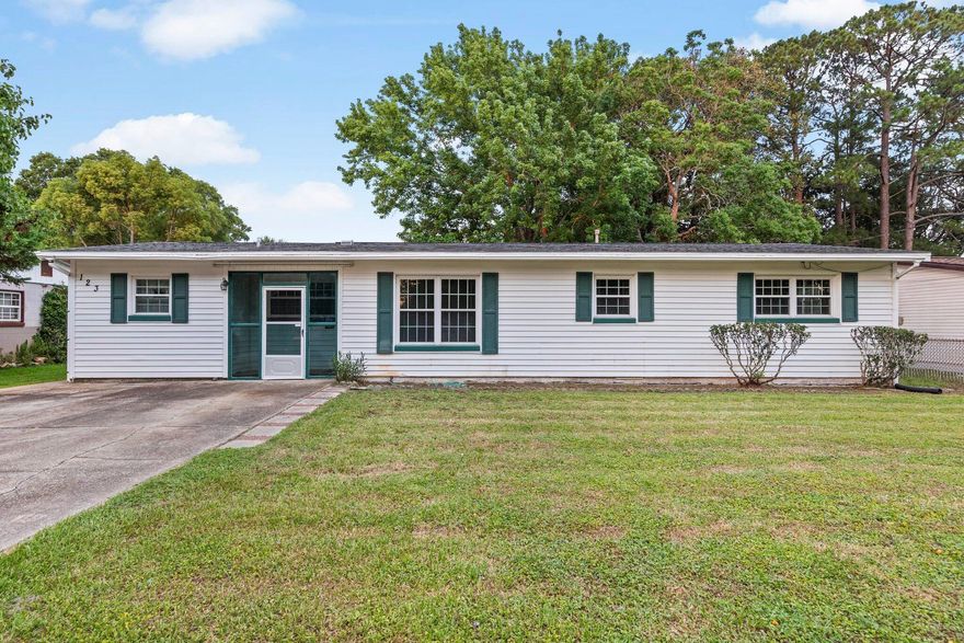 Quaint 4 bedroom, 1.5 bath home in the heart of Fort Walton Beach. Conveniently located and 5 minute drive to white sandy beaches. New outdoor power box recently installed. Gas water heater - 2017, HVAC - 2010, 20x20 workshop has electricity (conveys As-is). The home has copper wiring. Great space for a first-time homebuyer, or an investment property. Schedule a showing and take a look.