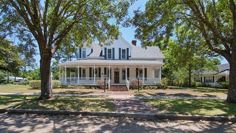 A home in DeFuniak Springs