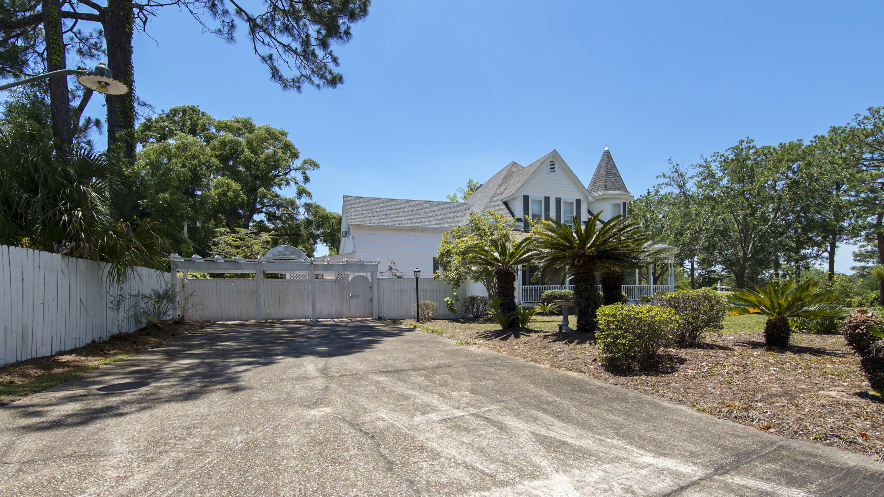 TOWN OF DEFUNIAK SPRINGS - Residential