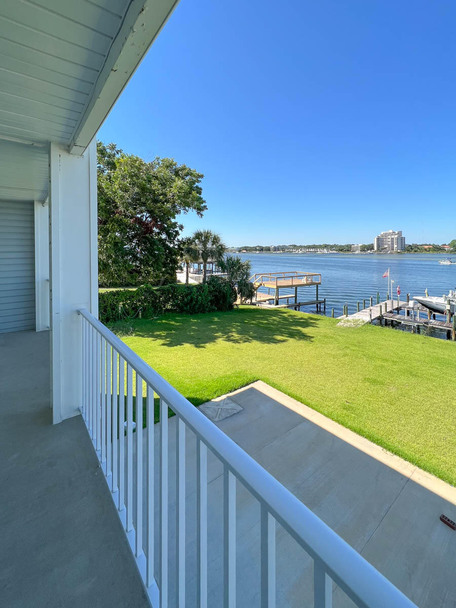 SANTA ROSA ISLAND LOT 393 BLK 7 - Residential