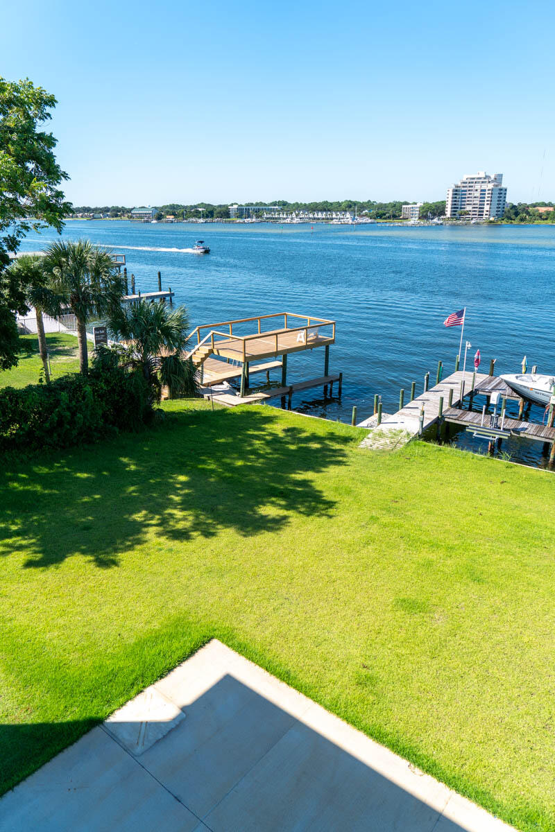SANTA ROSA ISLAND LOT 393 BLK 7 - Residential