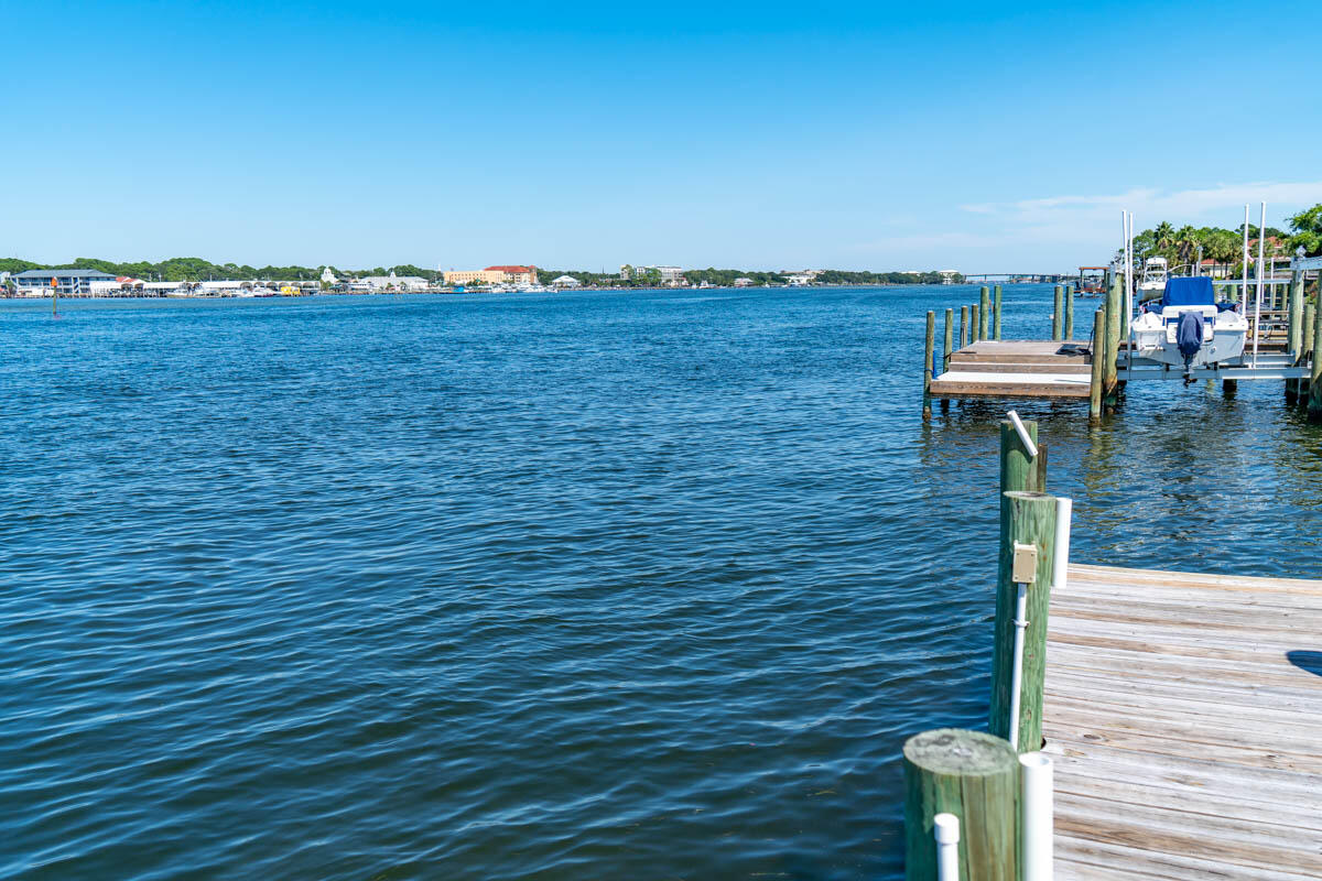 SANTA ROSA ISLAND LOT 393 BLK 7 - Residential