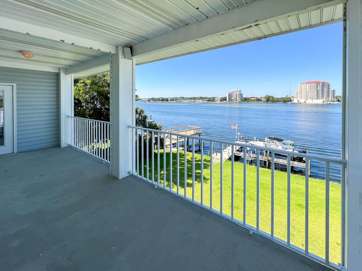 SANTA ROSA ISLAND LOT 393 BLK 7 - Residential