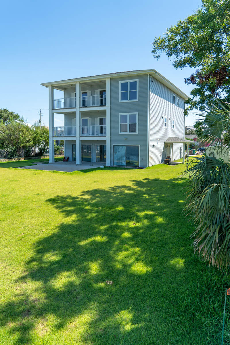 SANTA ROSA ISLAND LOT 393 BLK 7 - Residential