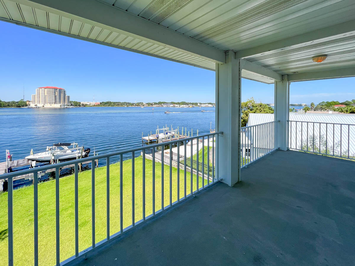 SANTA ROSA ISLAND LOT 393 BLK 7 - Residential