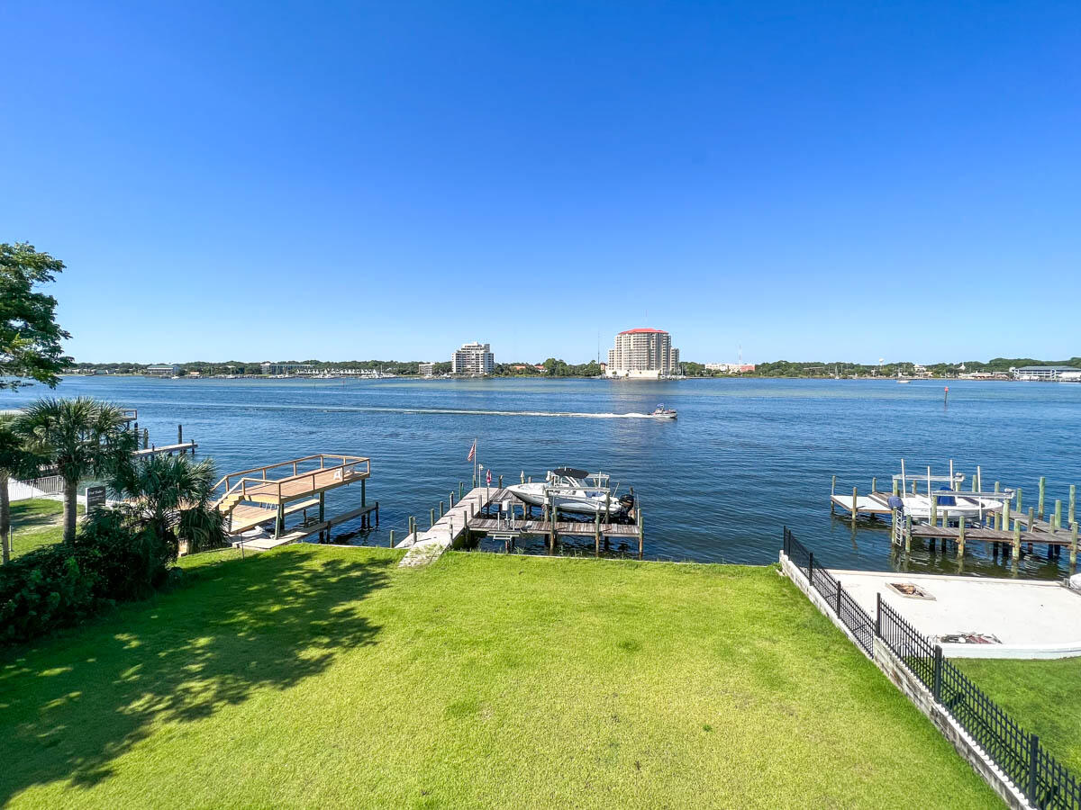 SANTA ROSA ISLAND LOT 393 BLK 7 - Residential