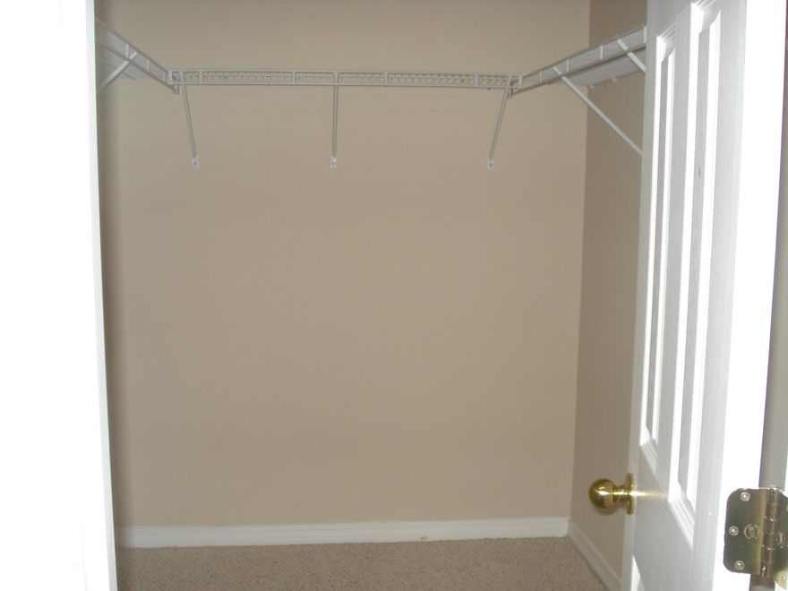 Feels like brand new and in perfect condition...this roomy 1-bedroom unit in great shape....centrally located right in Niceville. Very clean, with a washer/dryer right in kitchen for your convenience. Unit has bay window and also entertainment cut out in wall to place your media equipment without taking up space. Very nice neutral colors, new tile (2013), all appliances in good shape. Master bedroom has a roomy walk-in closet and a bedroom door leading into bathroom. Beautiful landscaping throughout the complex with a courtyard pool right at The Oaks. Also, has gazebos throughout the property.