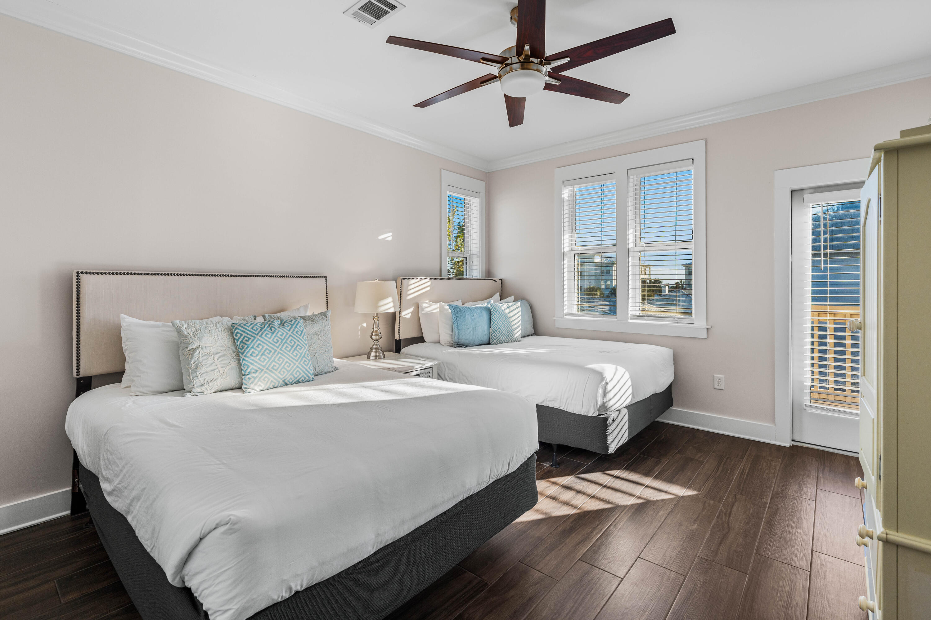 SANDY SHORES - Residential