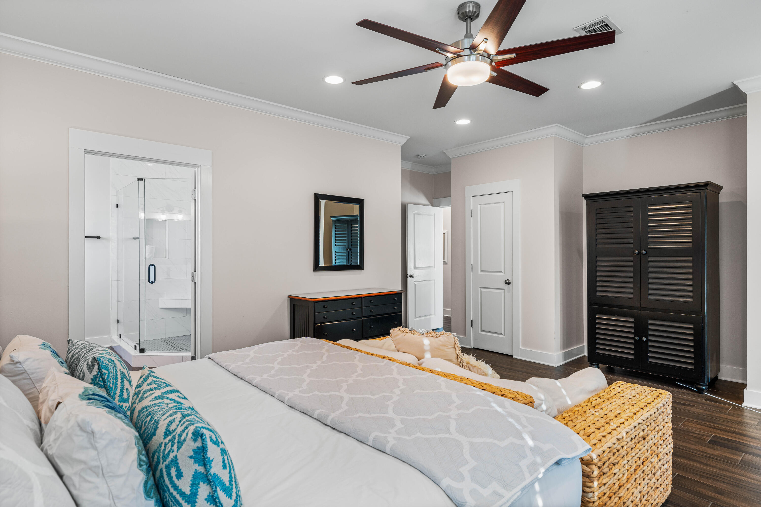 SANDY SHORES - Residential