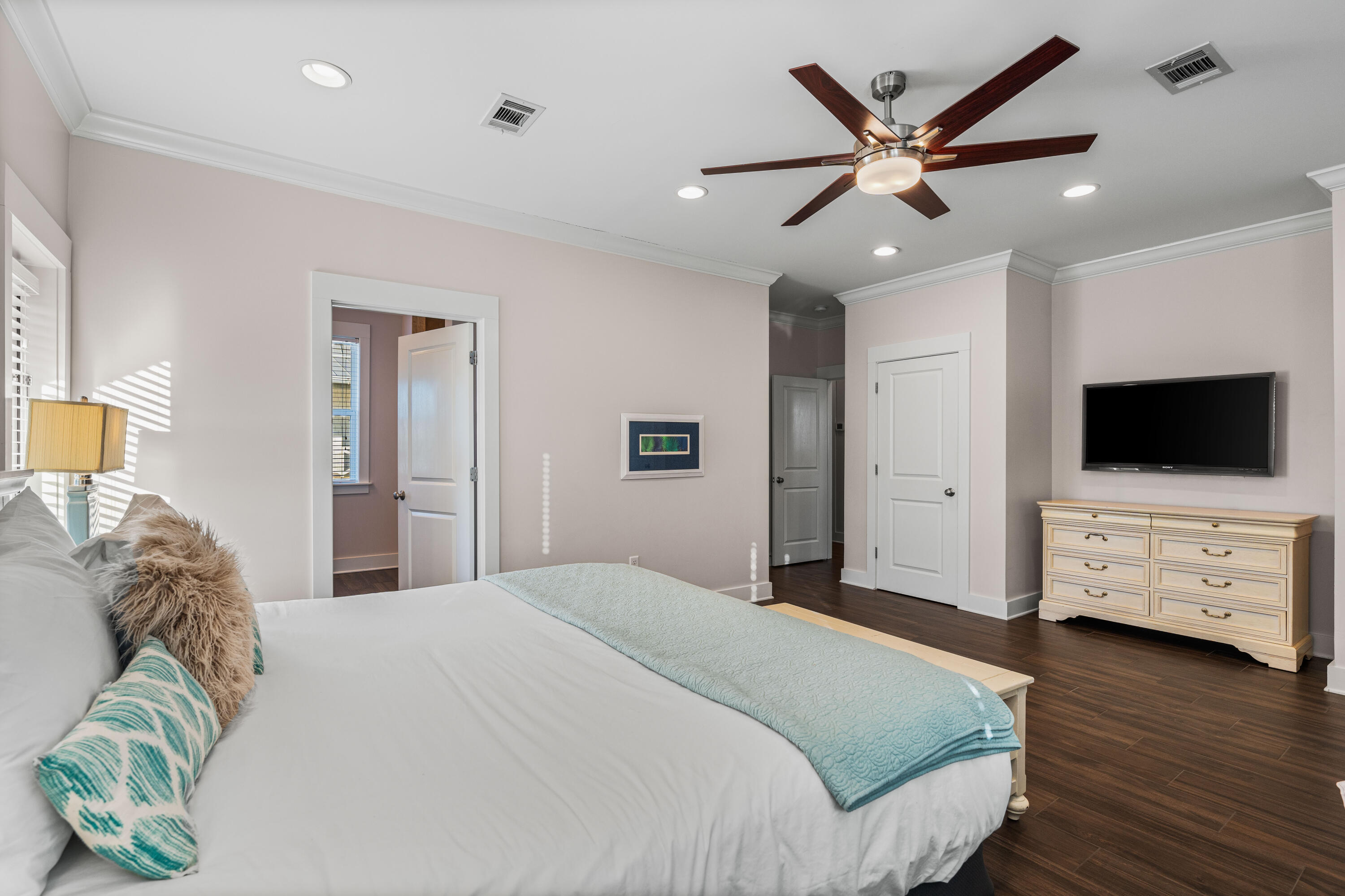 SANDY SHORES - Residential