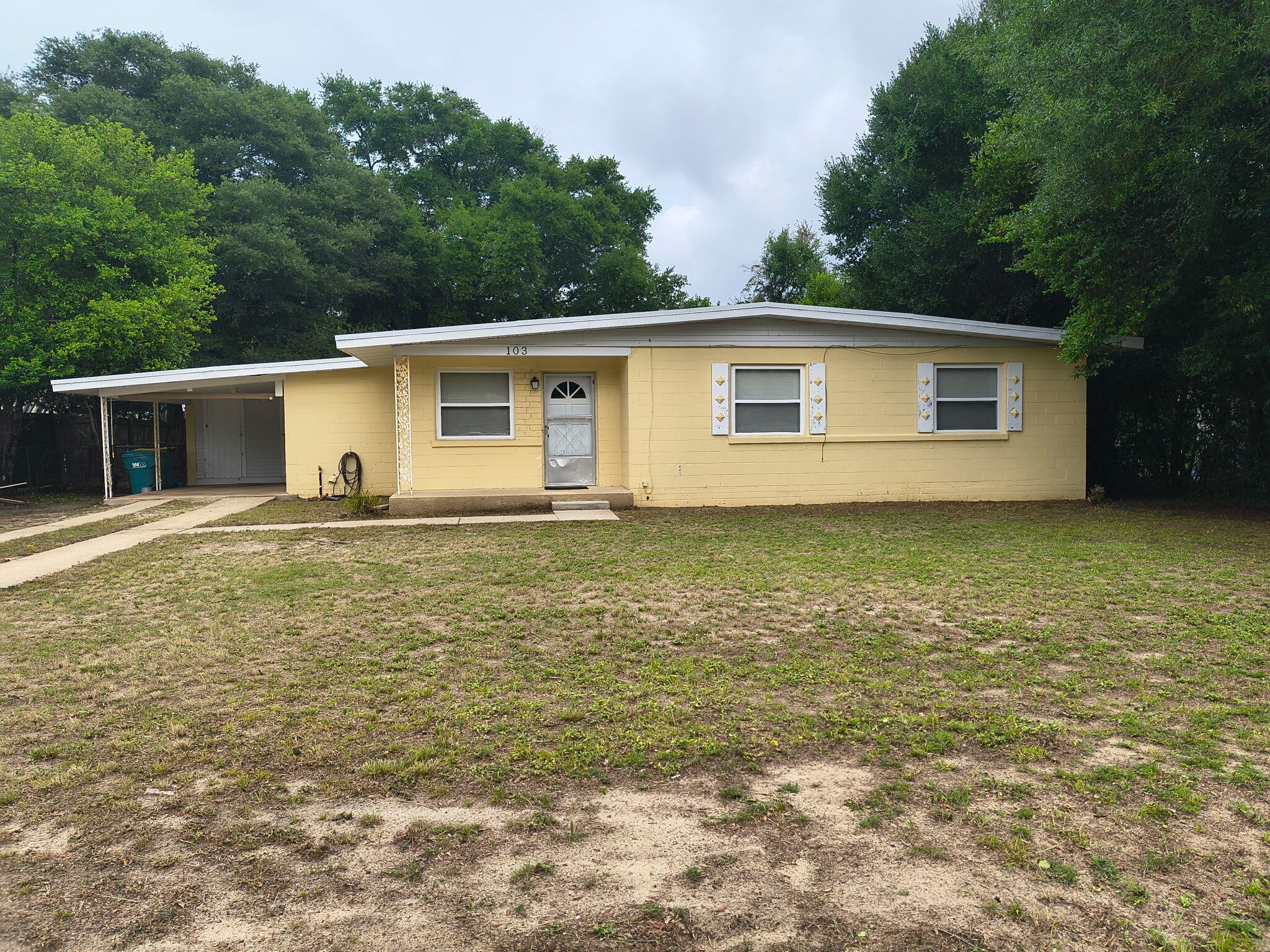 Welcome to Fort Walton Beach! You will find some of the most beautiful beaches here with Emerald blue waters! This home can either be renovated to suit your needs or would make a great lot to build your dream home on. Conveniently located close to Eglin AFB and Hurlburt Field. There are 3 bedrooms and 2 baths with a large great room and separate living room. So many possibilities await you. Cash transaction oniy!