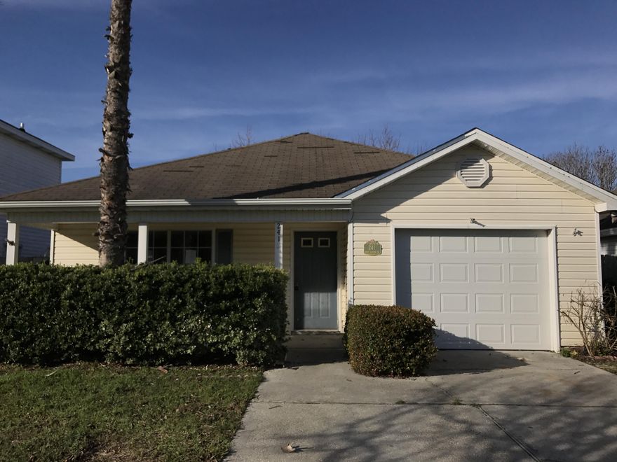 REO ~ Great 3 Bd / 2 Ba home in the heart of Destin offers an open floor plan with tile through out the main areas. Galley style kitchen with nook. Both the living room & master bedroom have access the fenced back yard with patio. Convenient to shopping, dining, Destin Elementary & the beach!