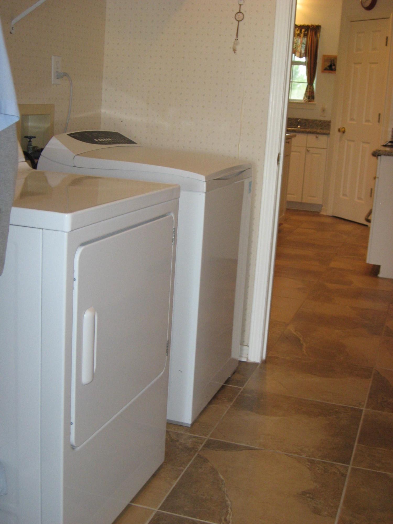 COUNTRYVIEW ESTATES 4TH ADDN Lot 6 - Residential