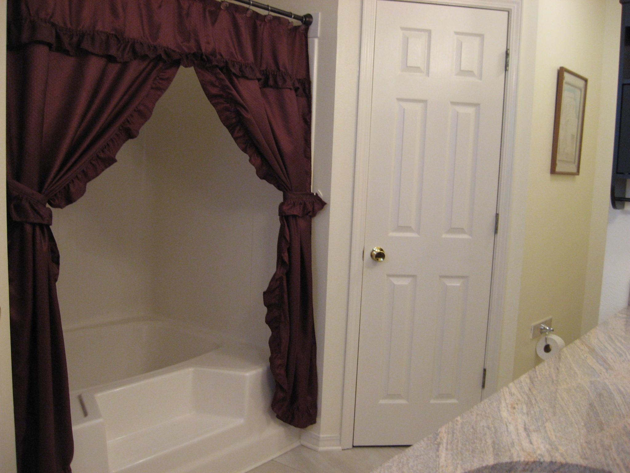 COUNTRYVIEW ESTATES 4TH ADDN Lot 6 - Residential