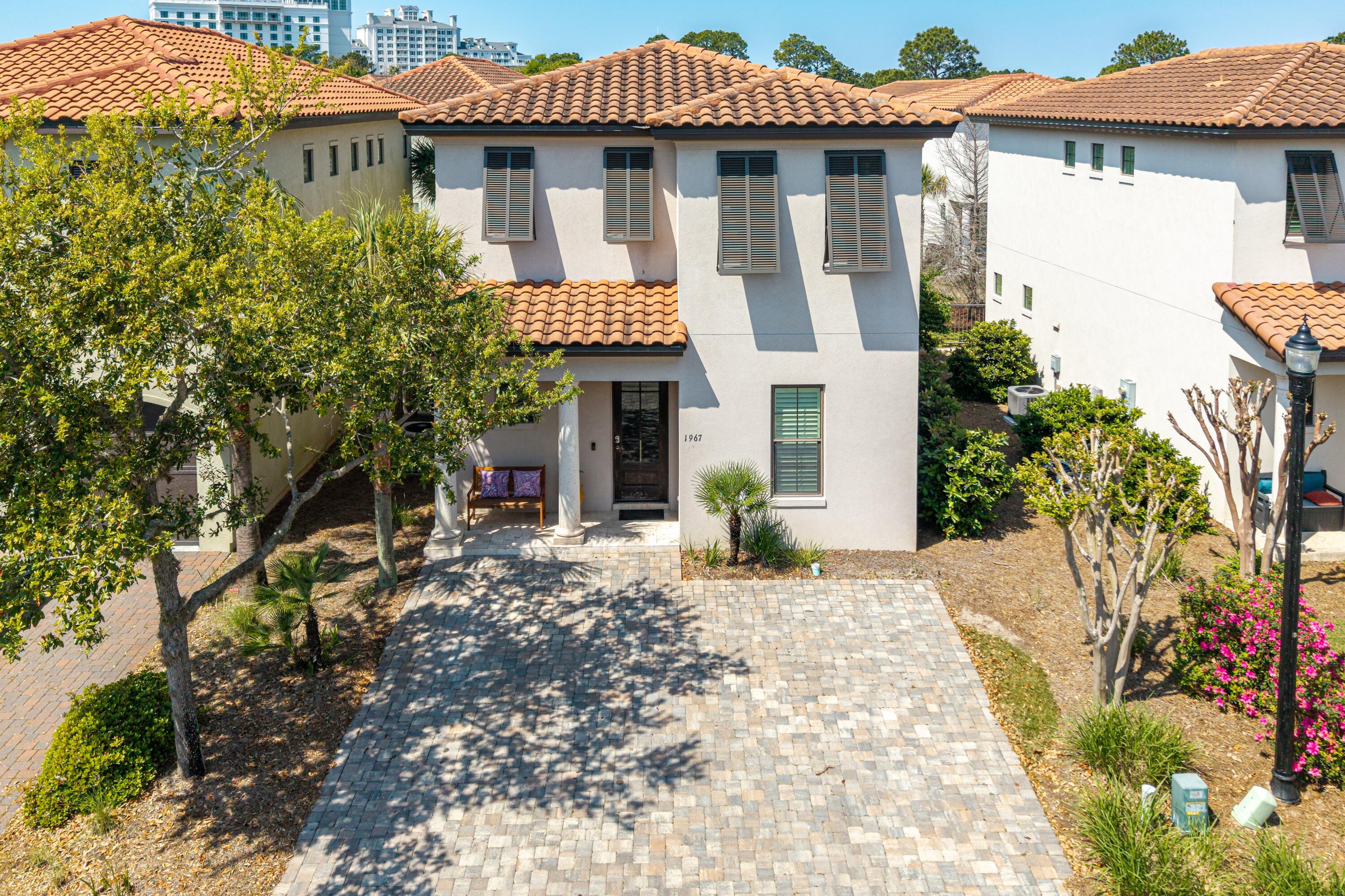 VILLA LAGO - Residential