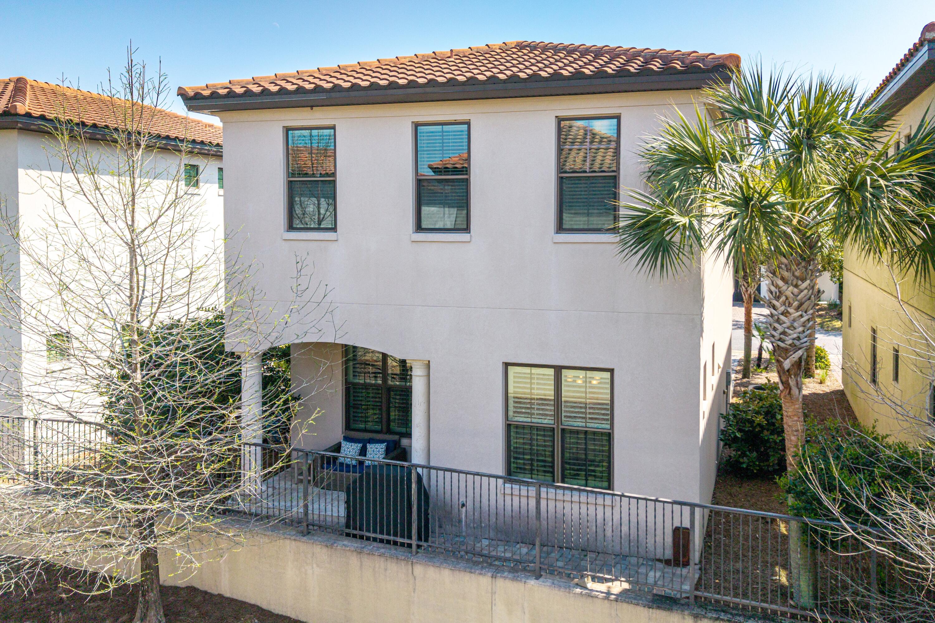 VILLA LAGO - Residential