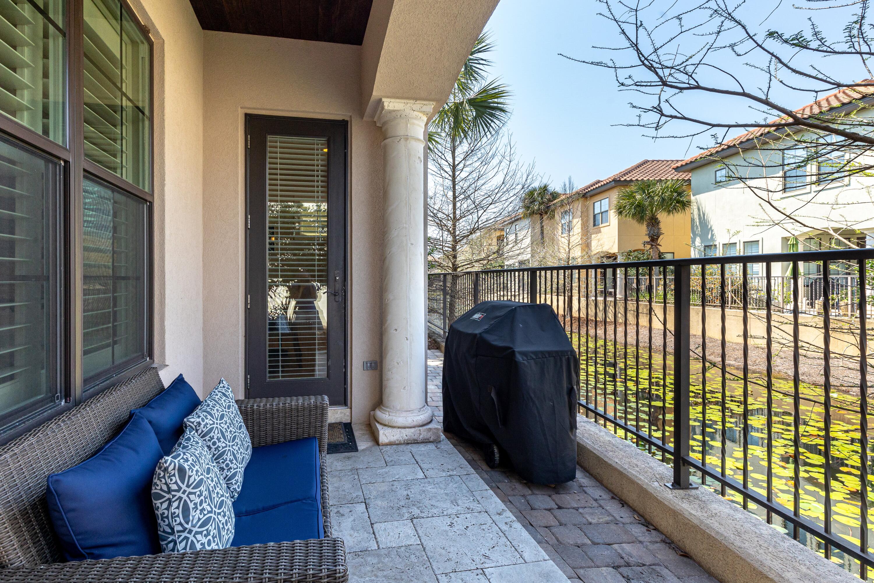 VILLA LAGO - Residential