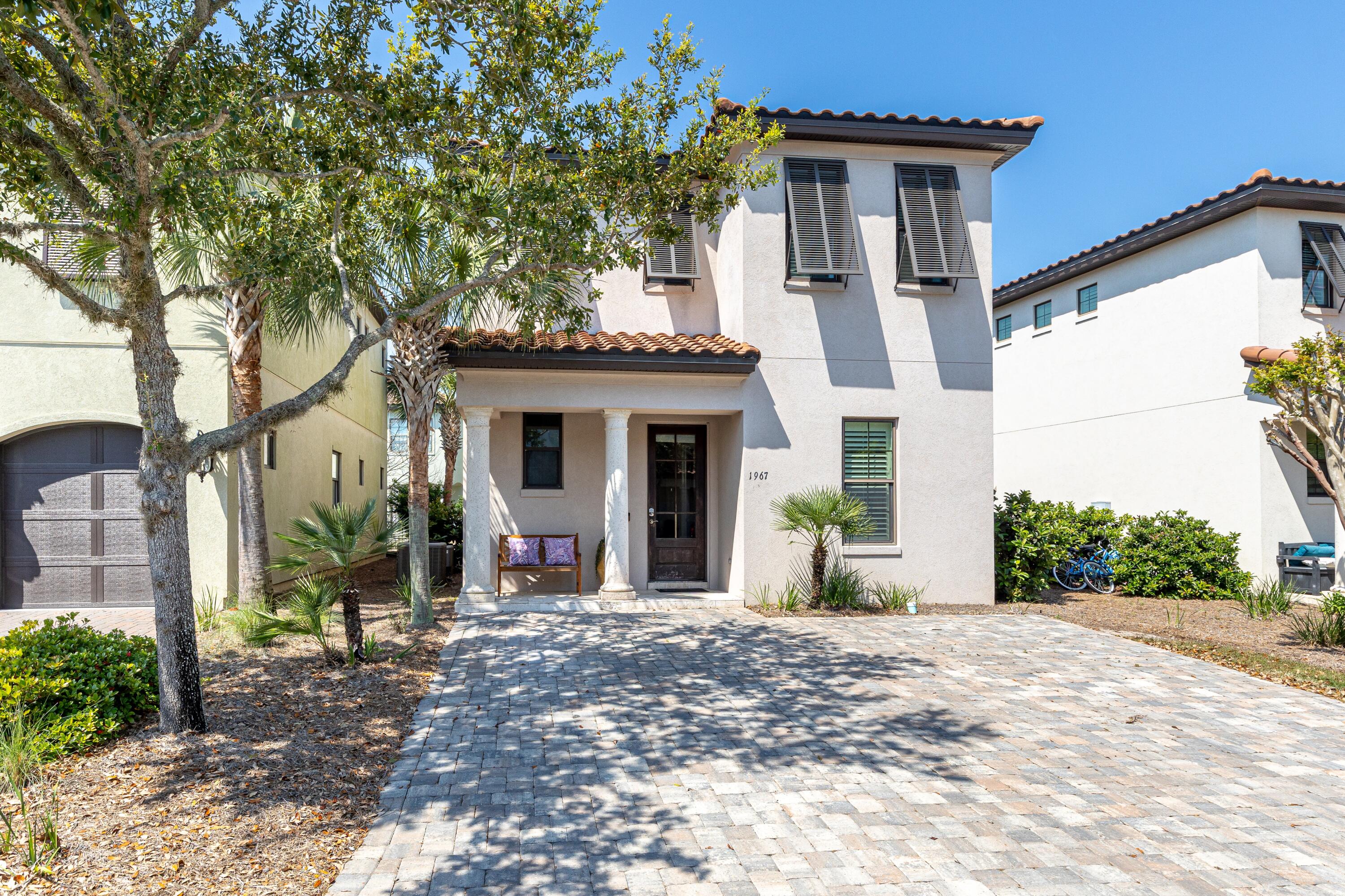 VILLA LAGO - Residential