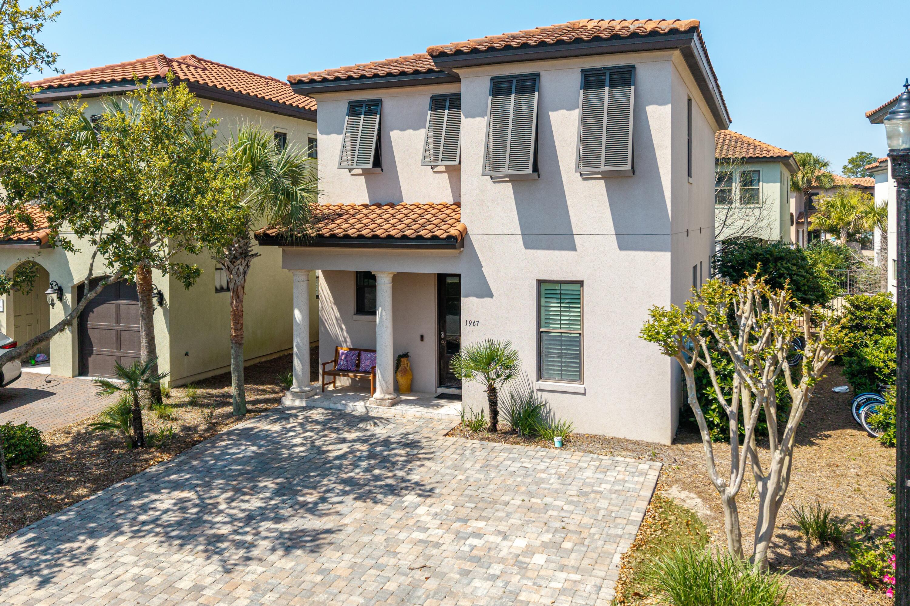 VILLA LAGO - Residential