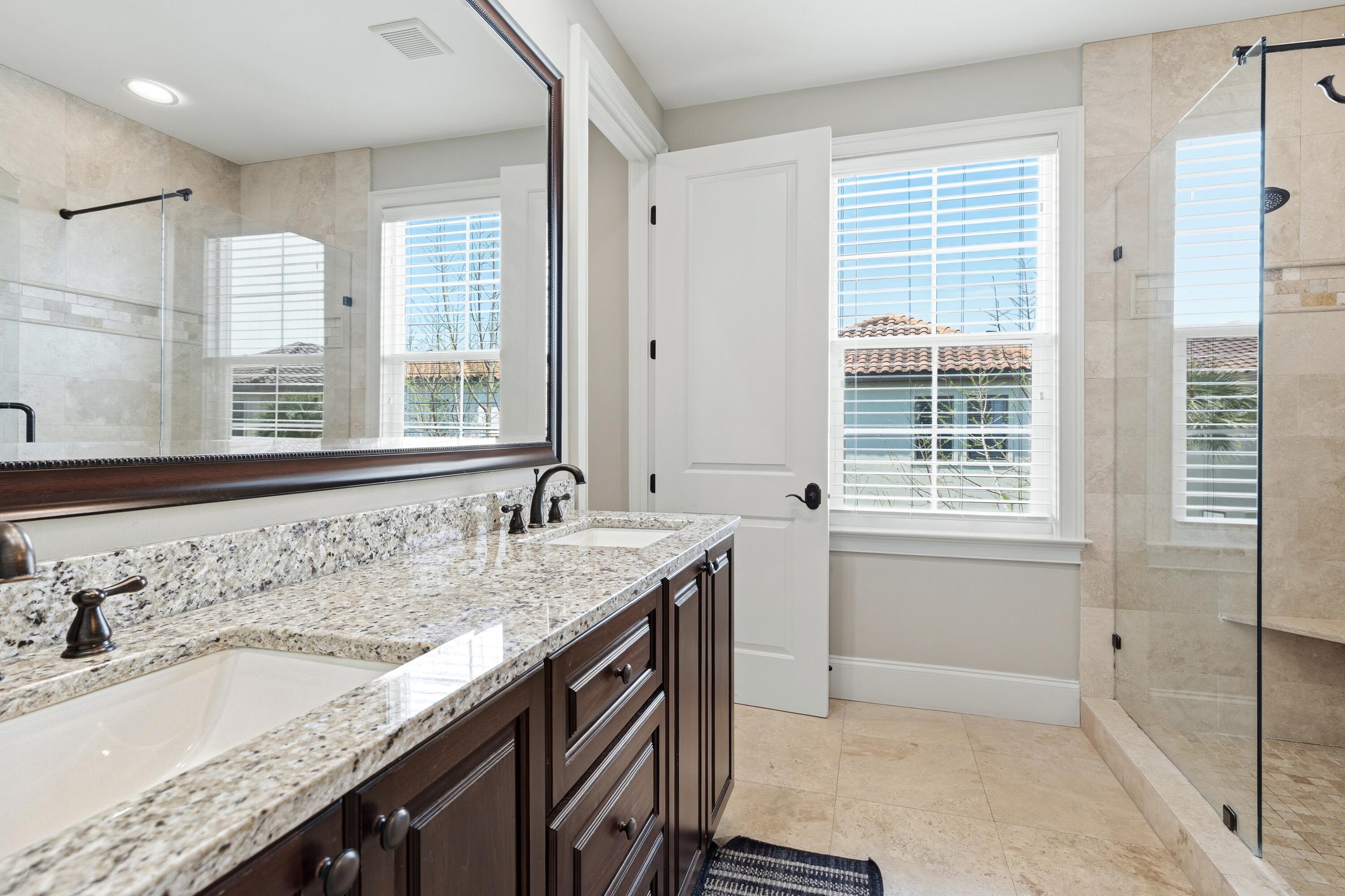 VILLA LAGO - Residential