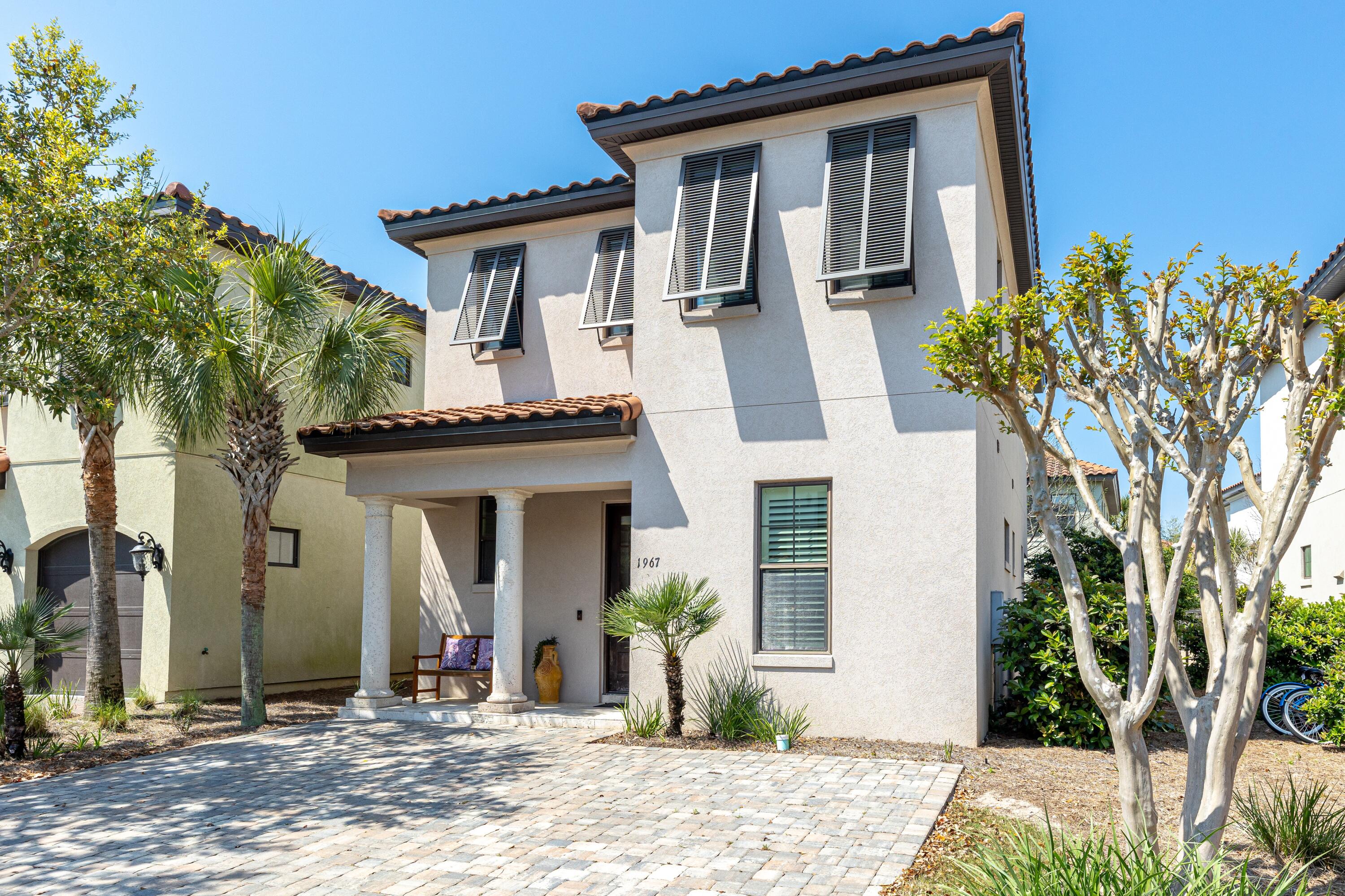 VILLA LAGO - Residential