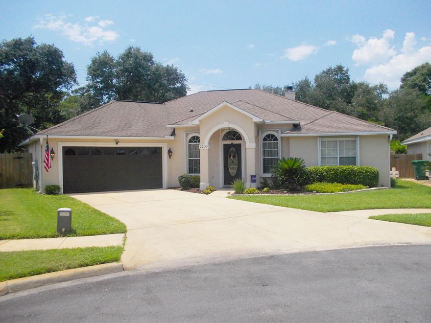 Impressive Stucco Home in Whitrock Village, Fort Walton Beach... Great location for Hurlburt Field or Eglin AFB! Large 3 Bedroom / 2 Bath Home!Features Include: Engineered Wood Flooring in Main Living Area / Split Bedroom Floor Plan w/10' Ceilings in Main Living Spaces. Master Bedroom / Bath has Garden Tub / Separate Shower / Double Vanities / 2 Closets. Large Kitchen with Center Island / Smooth Top Stove / LOTS of Cabinets / Fireplace / Indoor Laundry Room /168 sq ft Florida Room (not included in sq ft) / Back Deck / Fully Privacy Fenced Back Yard / Hurricane Shutters / Lawn Pump & Sprinkler System / Located on a Cul-de-Sac. Home was Built by Tracy Acree and has been well cared for!~ Hurry and see this one or it will be GONE!...