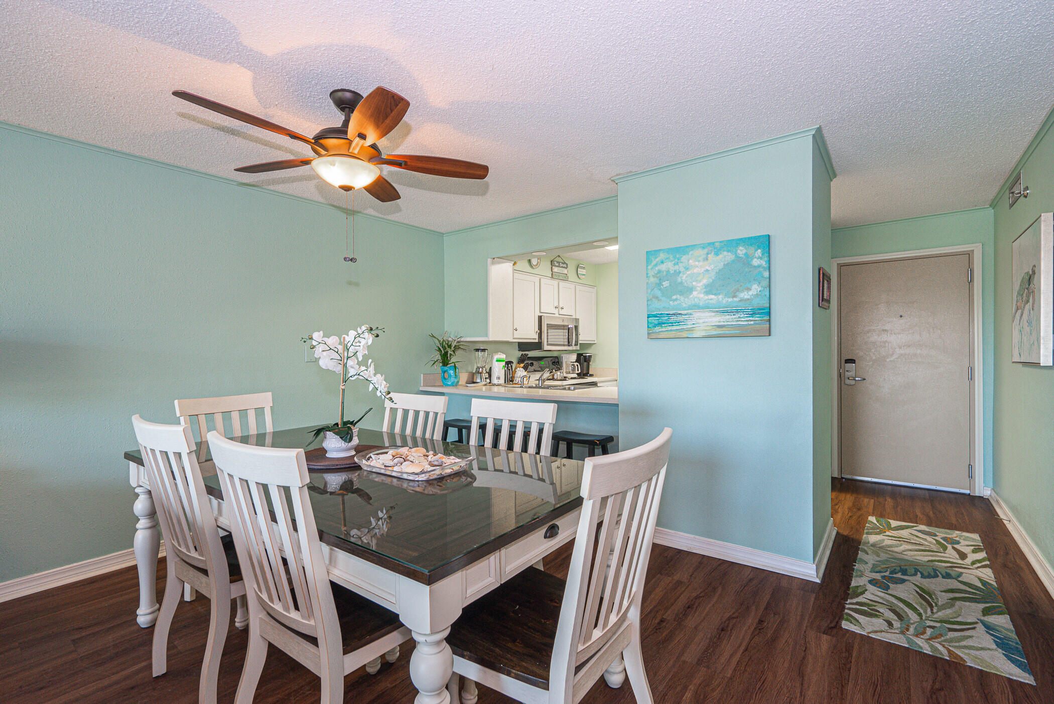 ISLANDER CONDO - Residential