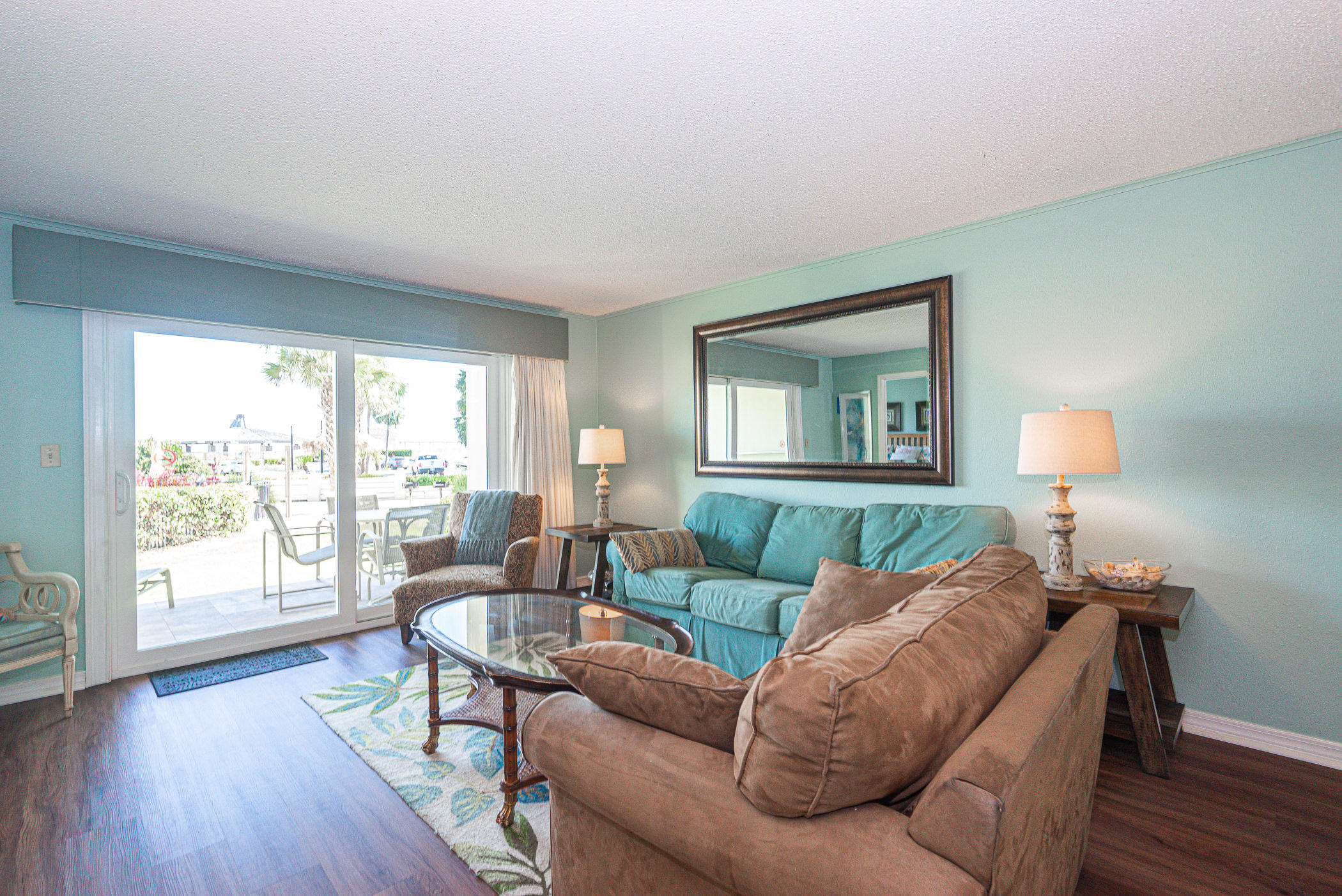 ISLANDER CONDO - Residential