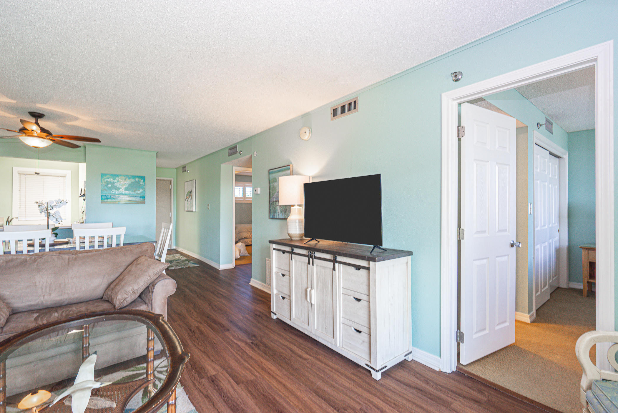 ISLANDER CONDO - Residential