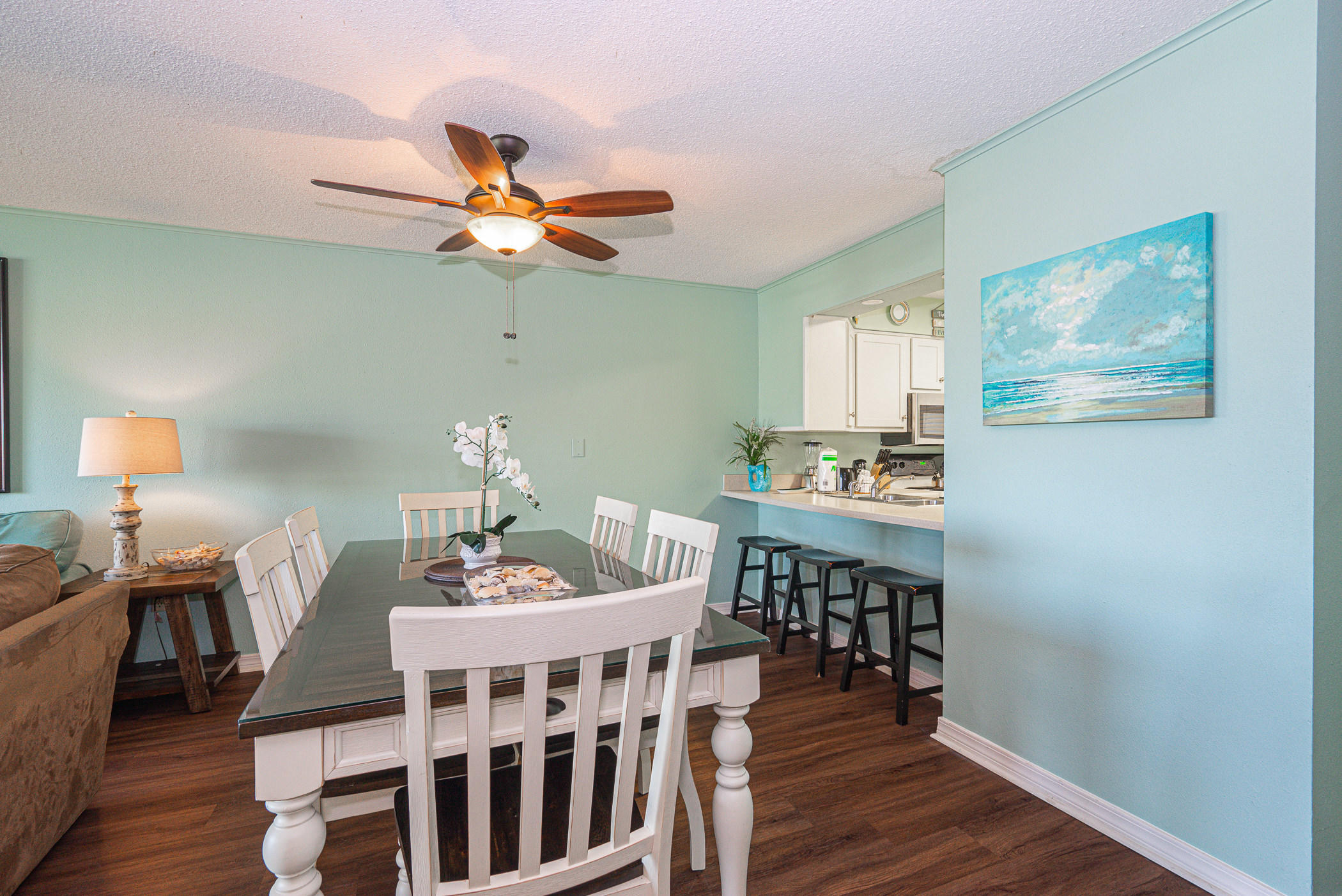 ISLANDER CONDO - Residential