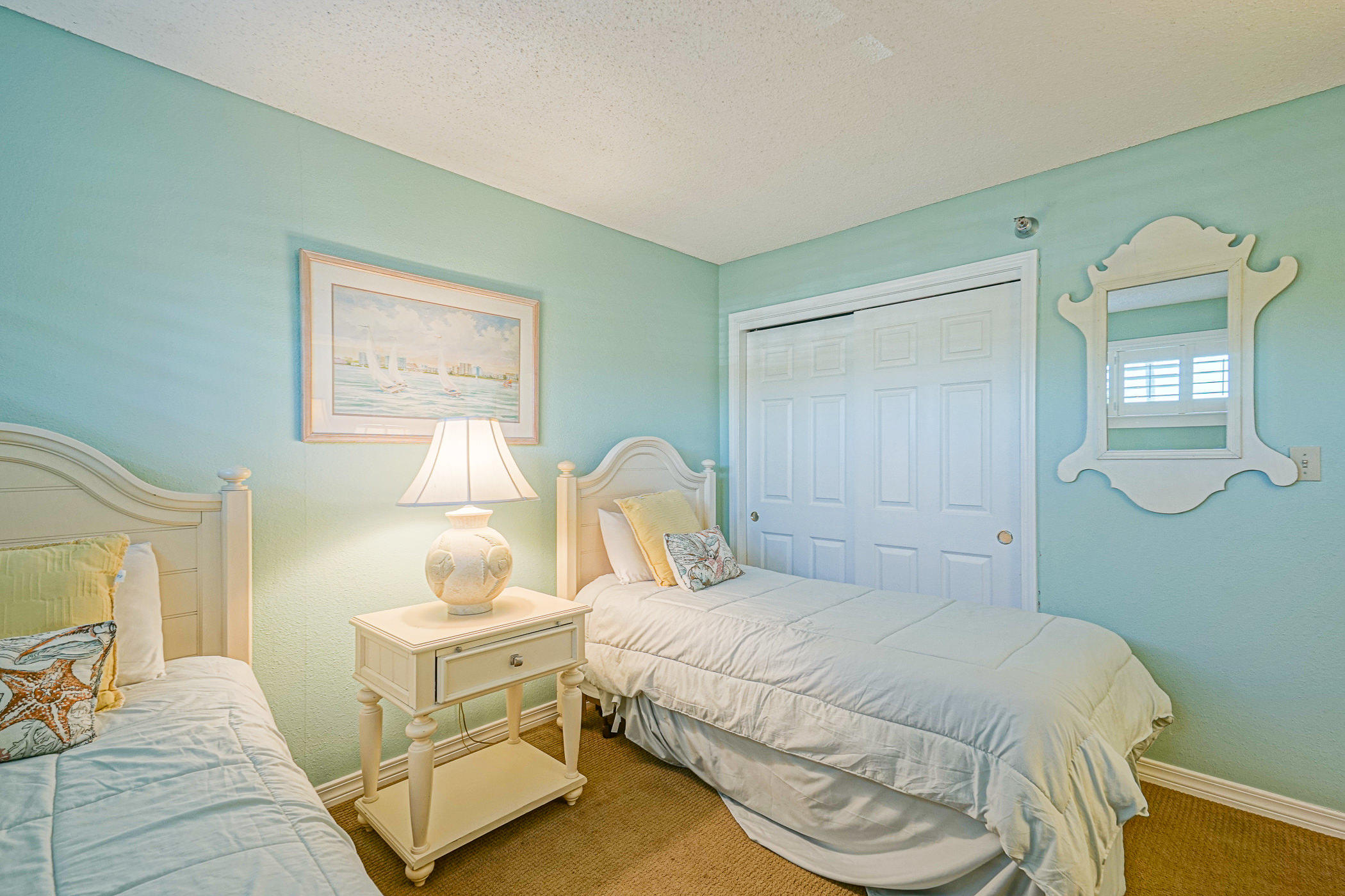 ISLANDER CONDO - Residential