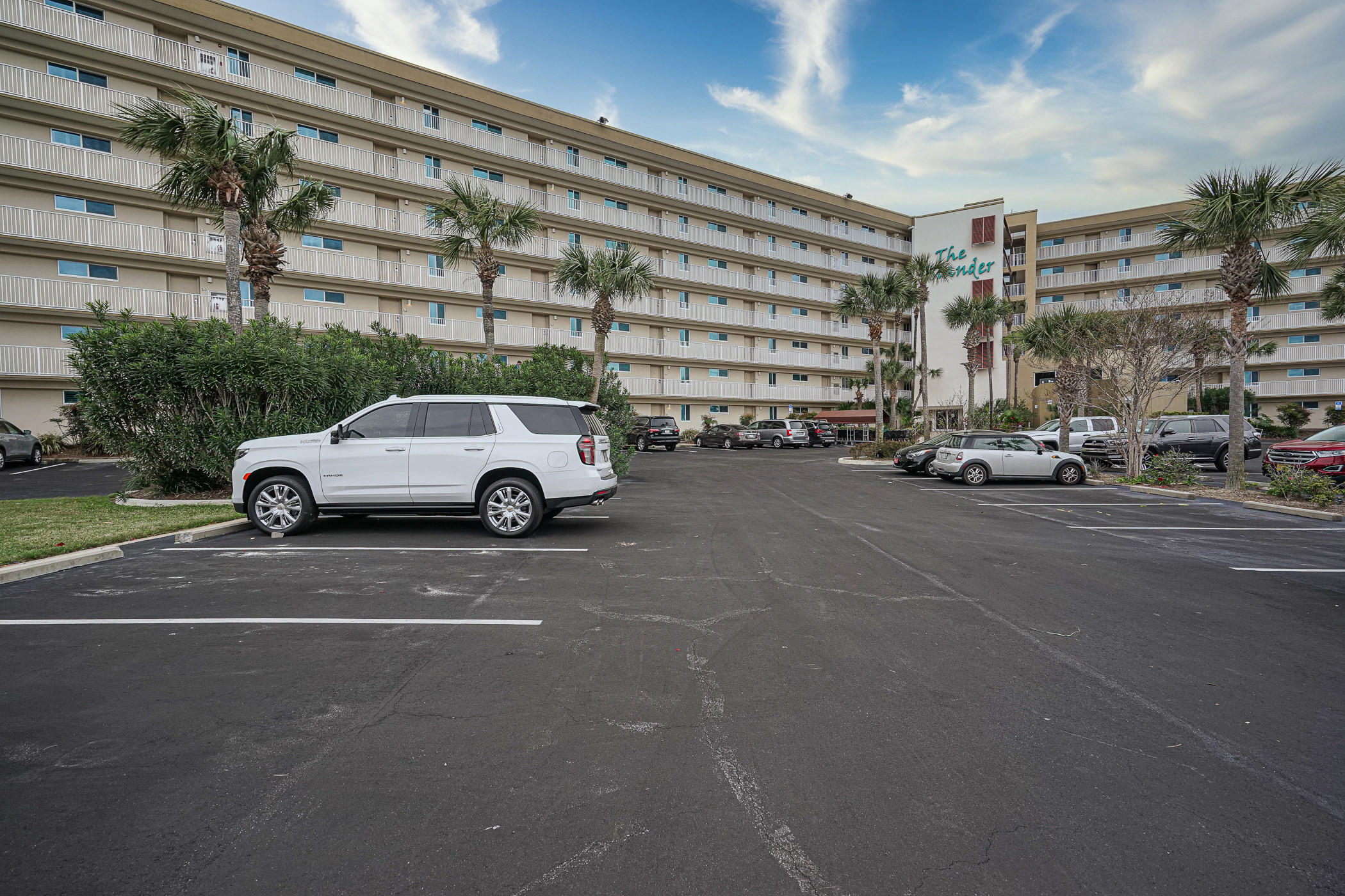 ISLANDER CONDO - Residential