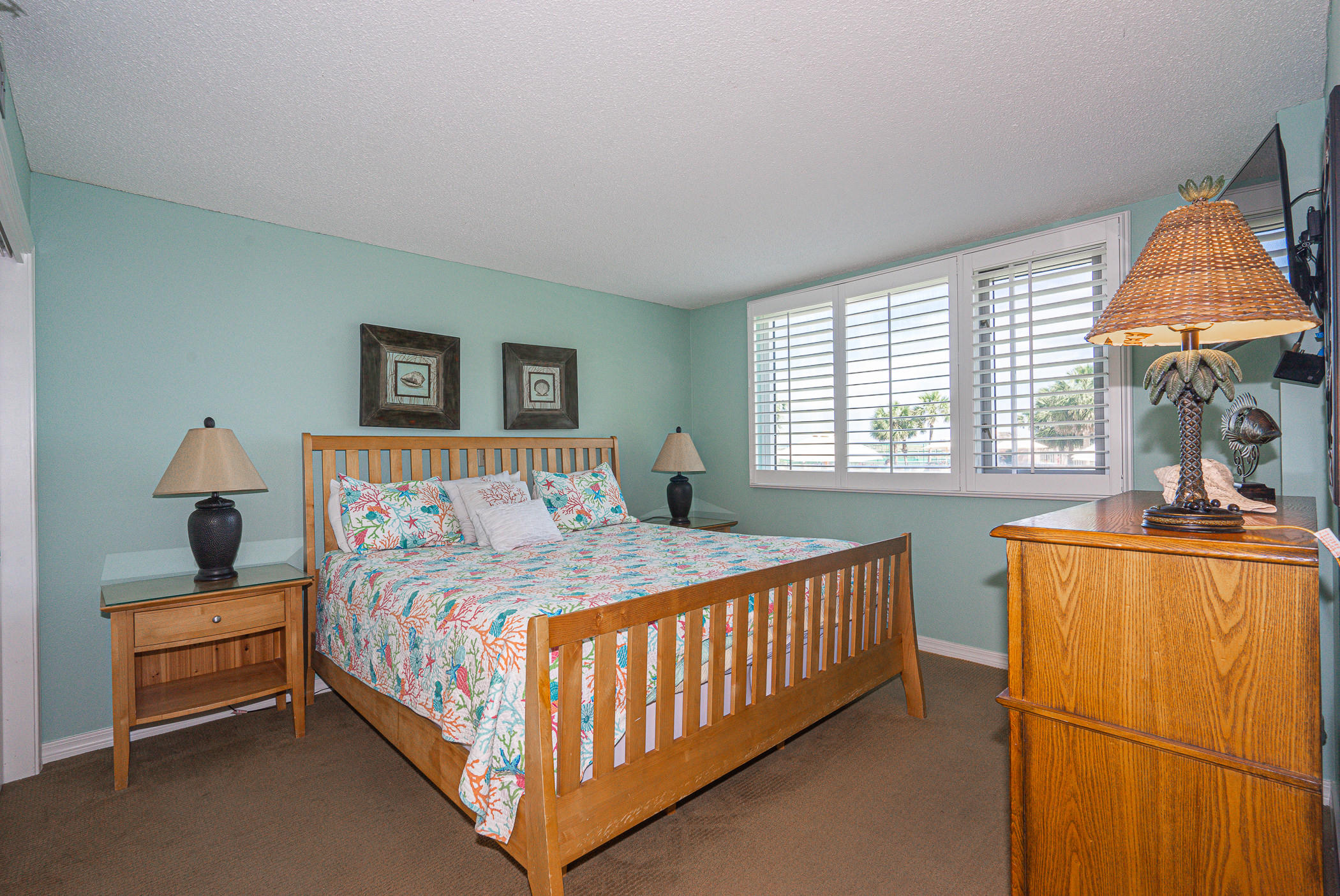 ISLANDER CONDO - Residential