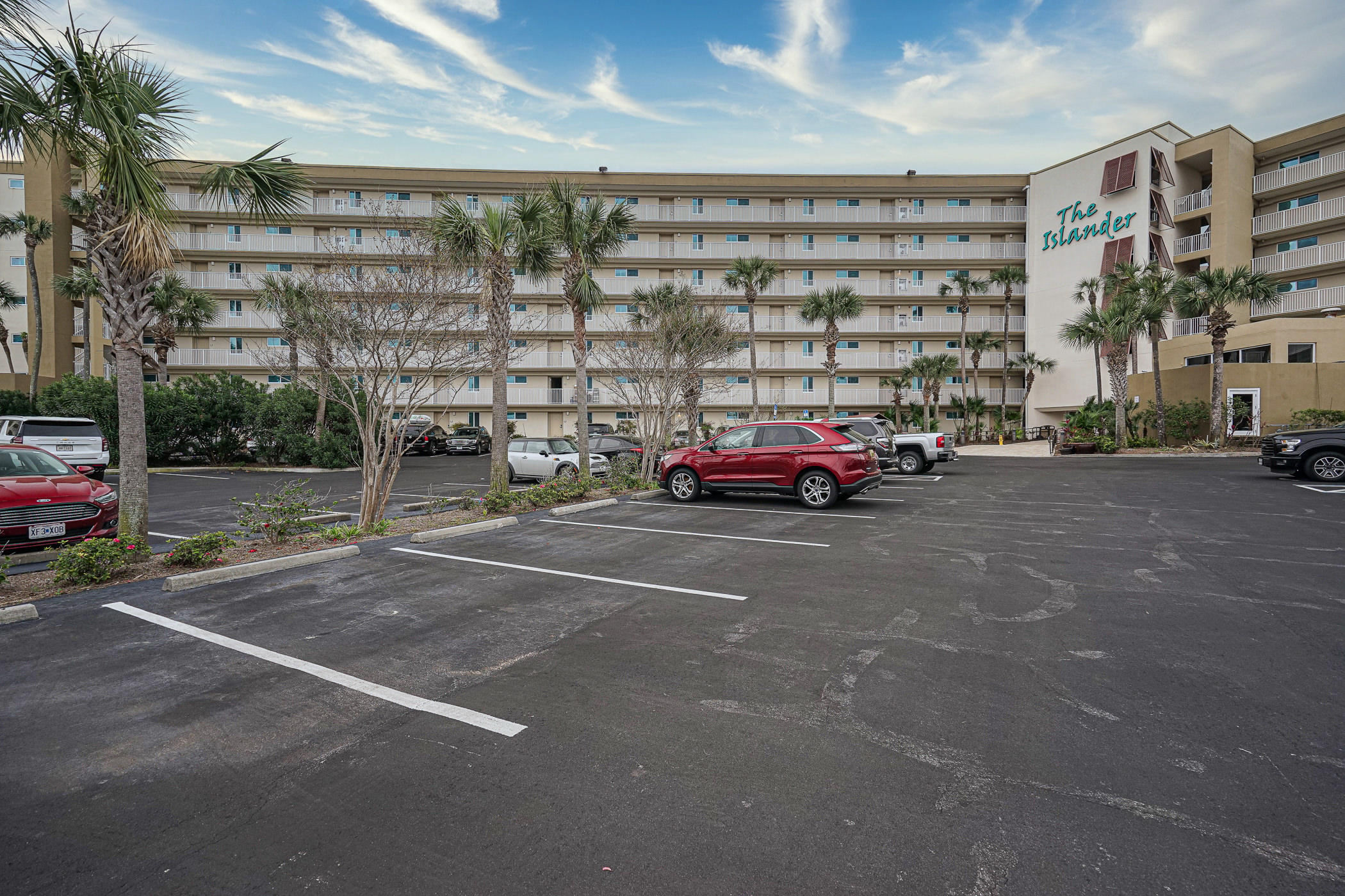ISLANDER CONDO - Residential