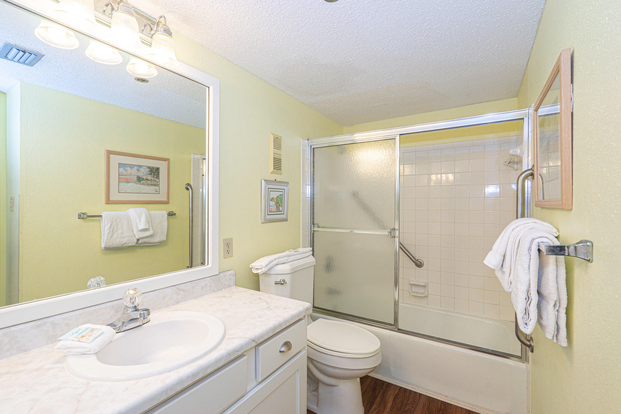 ISLANDER CONDO - Residential