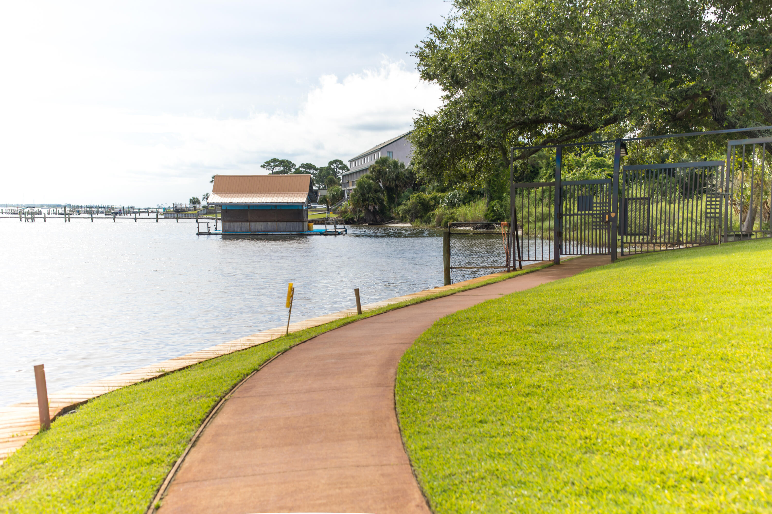 PIRATES BAY PH 1 - Residential