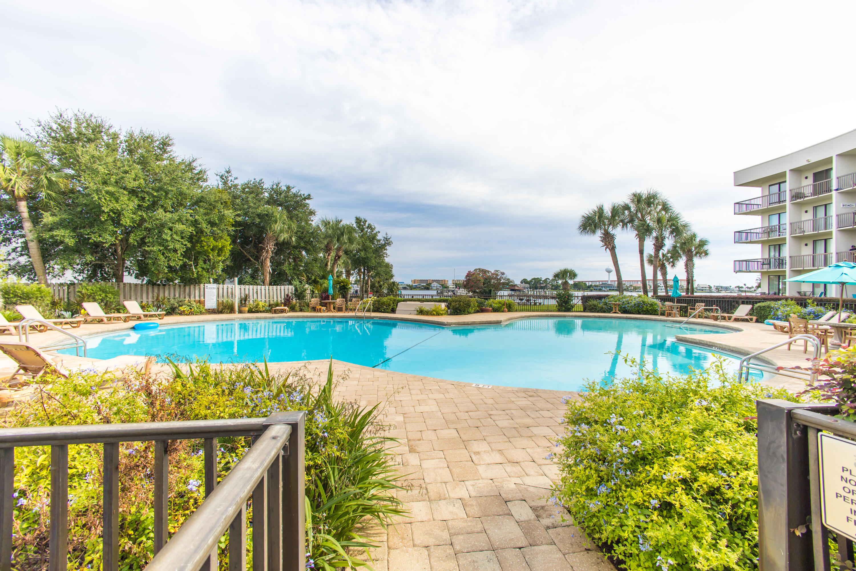 PIRATES BAY PH 1 - Residential