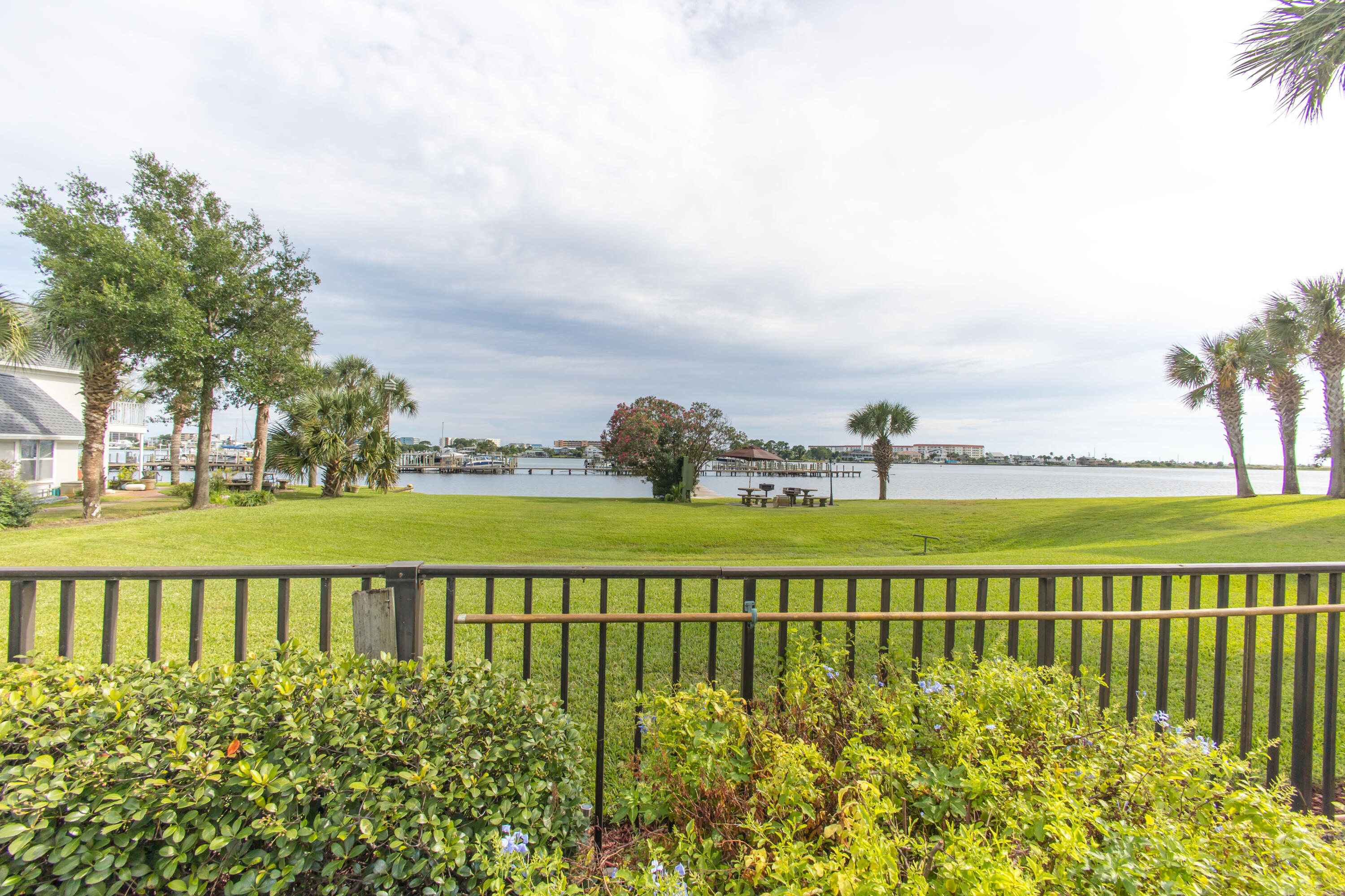 PIRATES BAY PH 1 - Residential