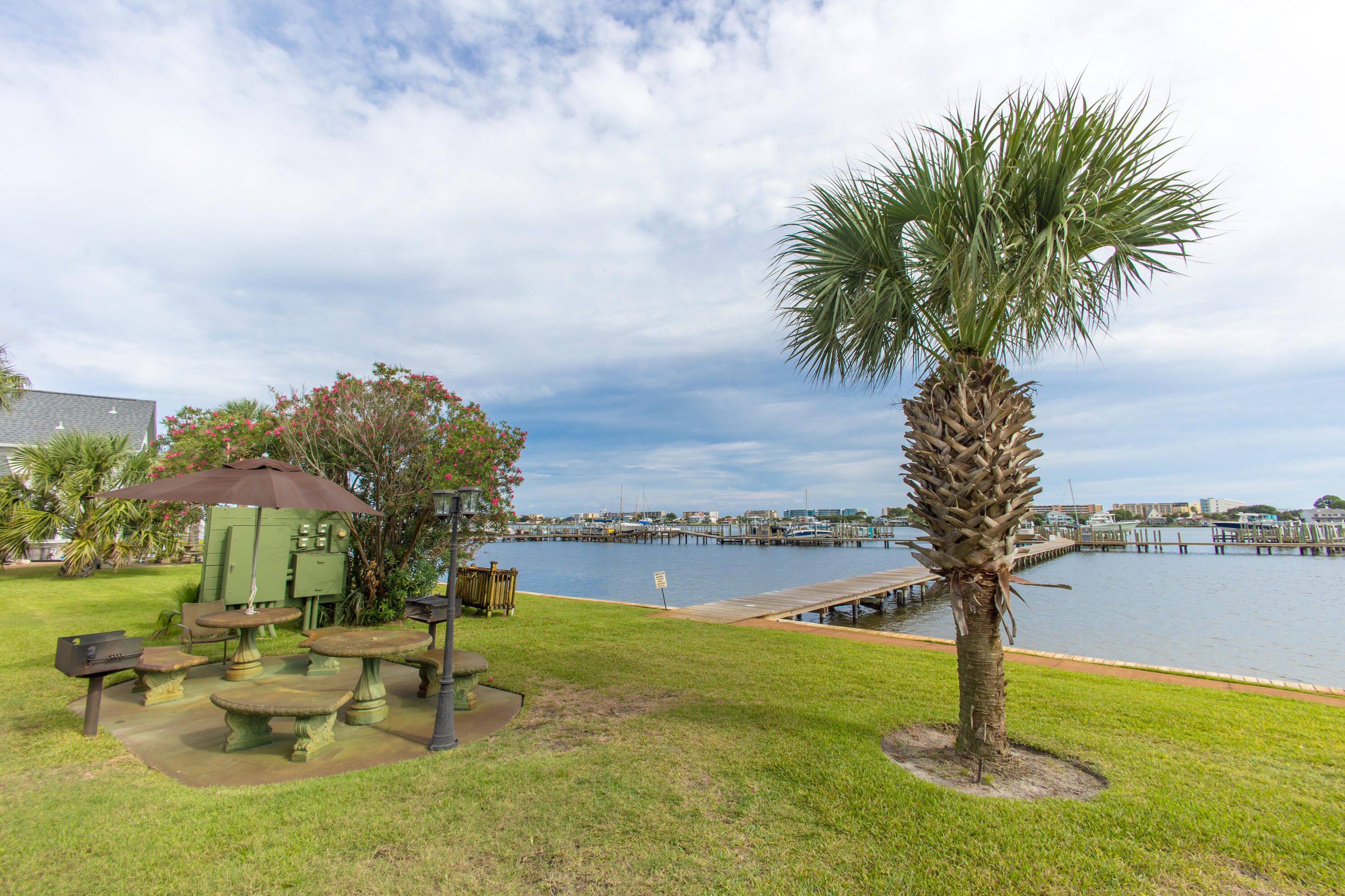 PIRATES BAY PH 1 - Residential