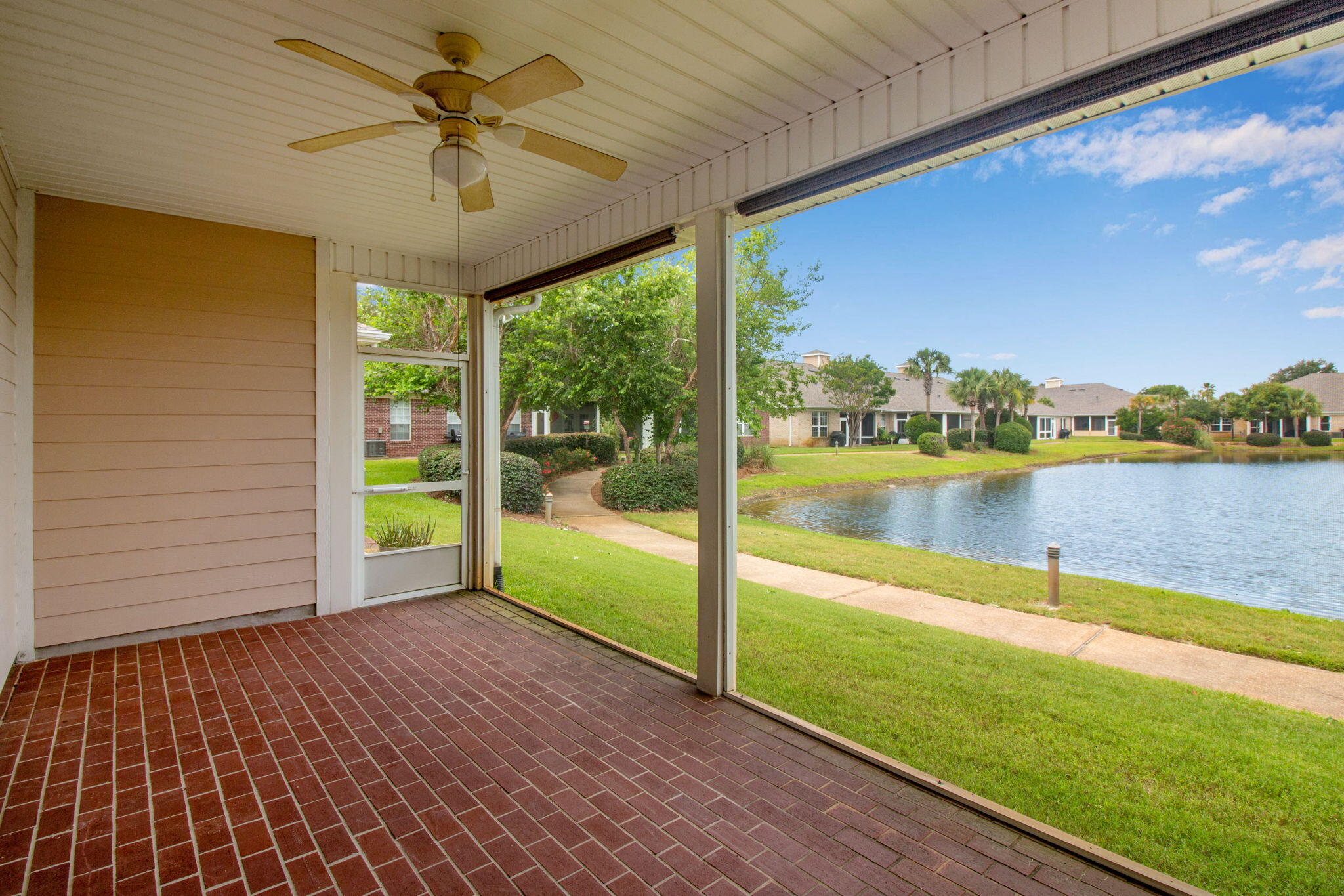 DIAMOND LAKES - Residential Lease