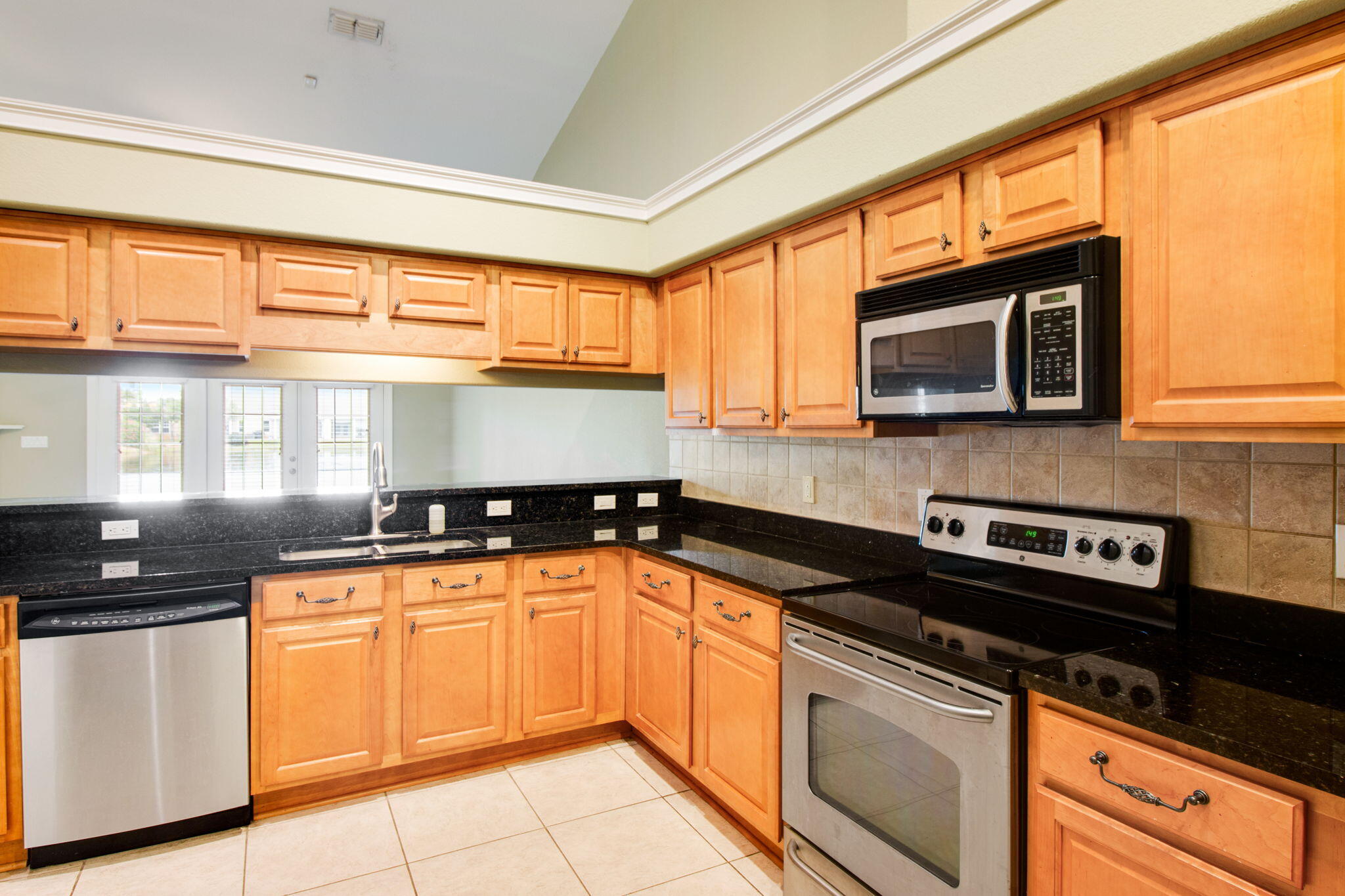 DIAMOND LAKES - Residential Lease