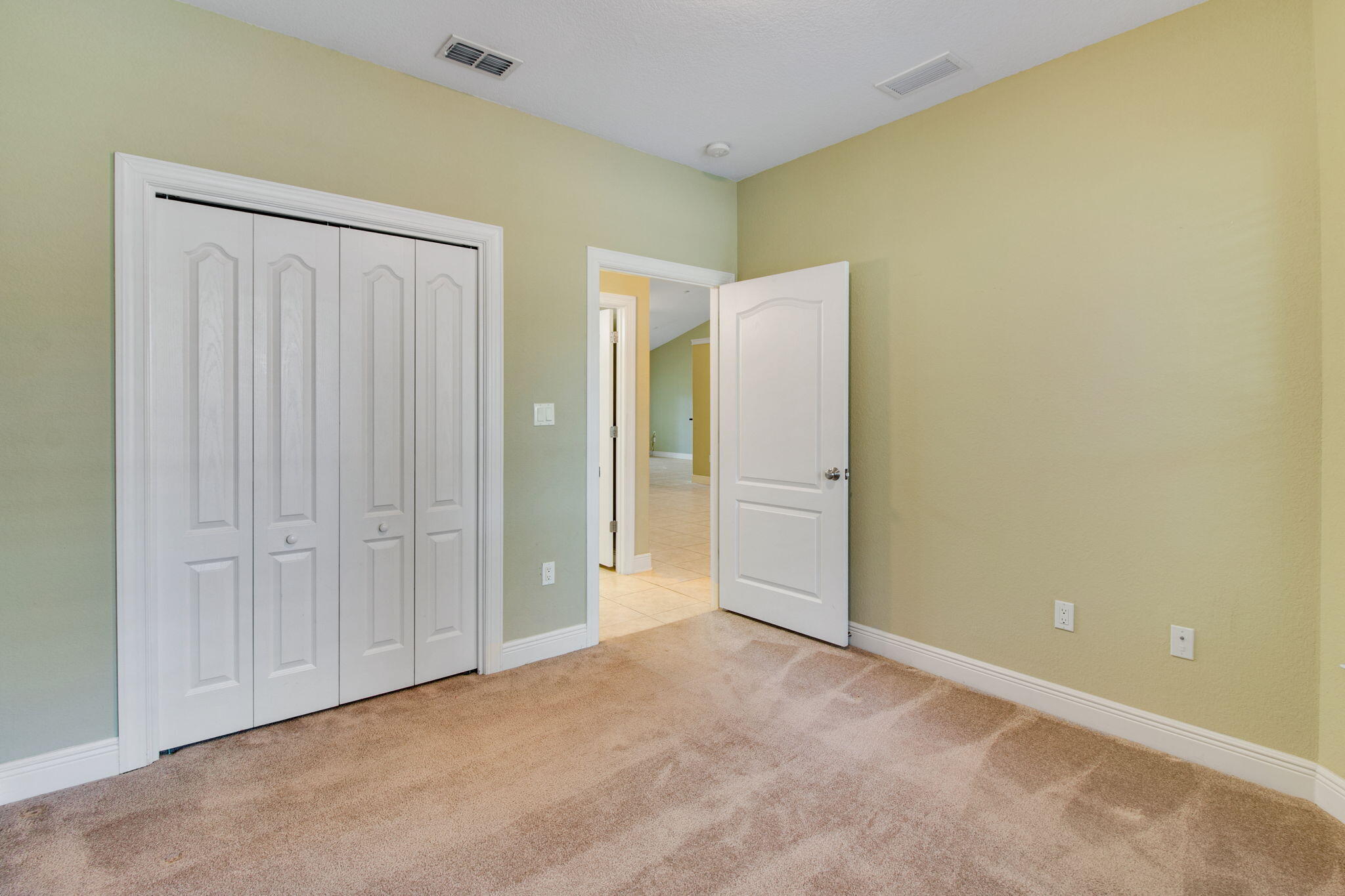 DIAMOND LAKES - Residential Lease