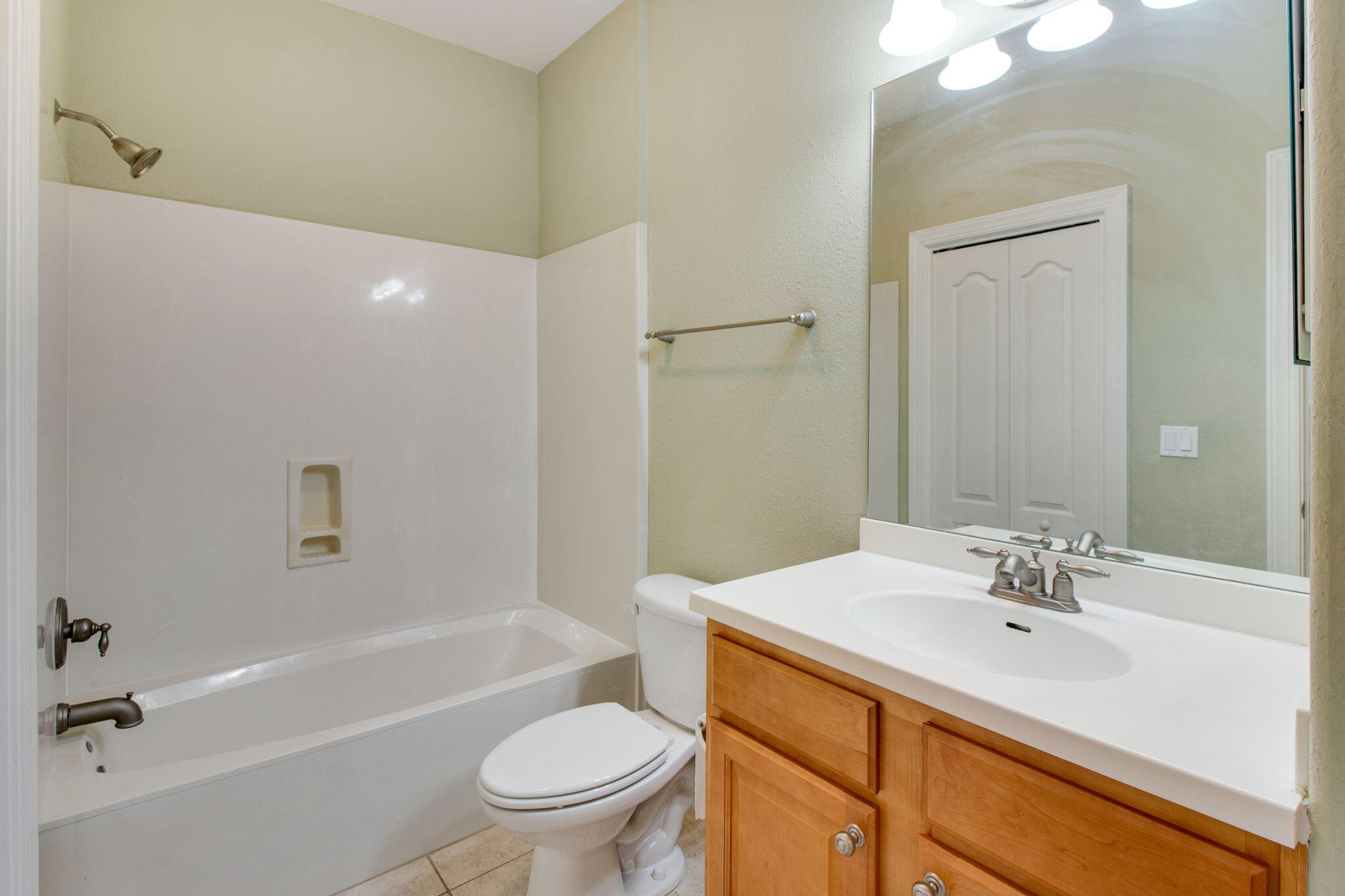 DIAMOND LAKES - Residential Lease