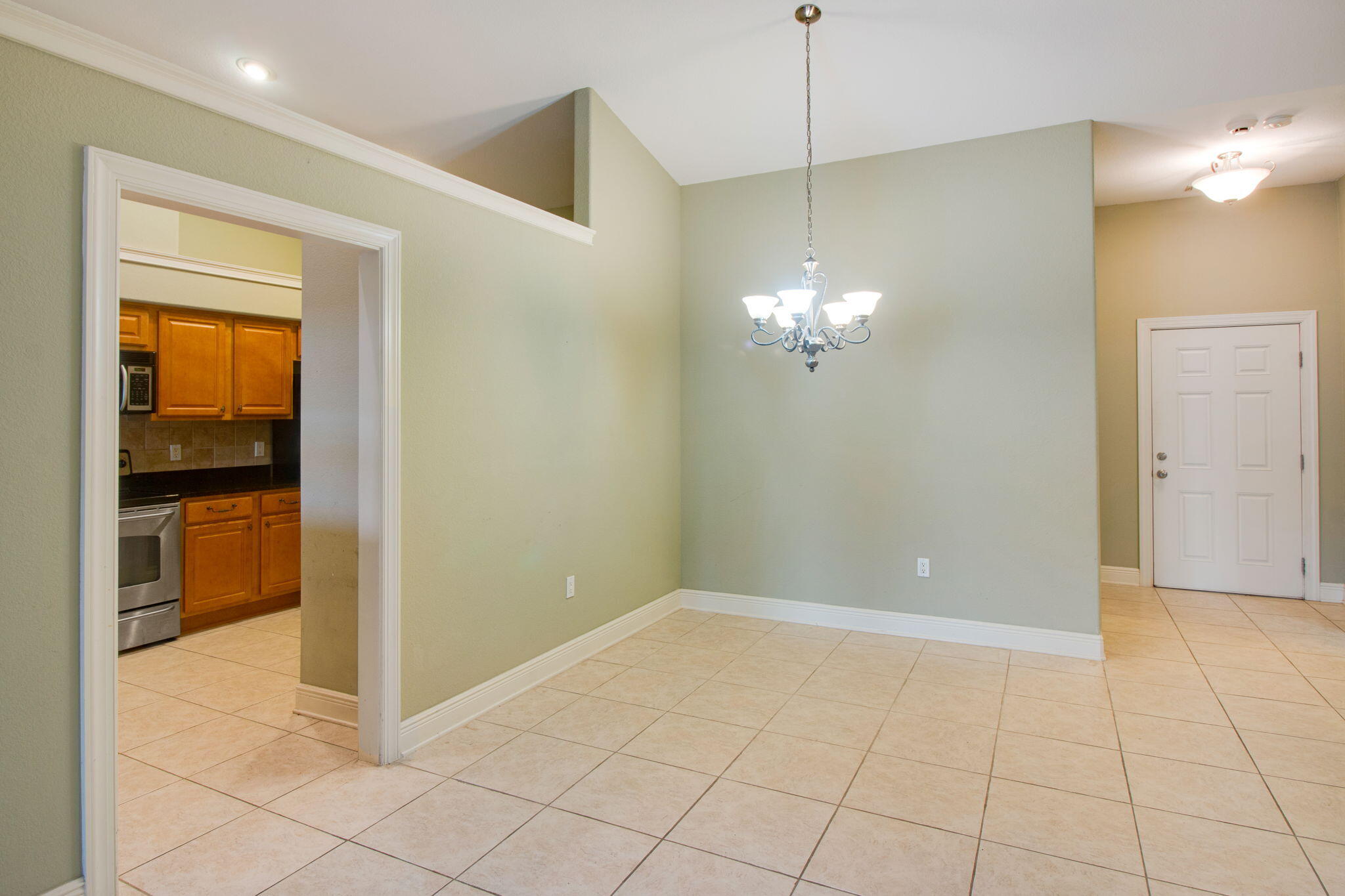 DIAMOND LAKES - Residential Lease