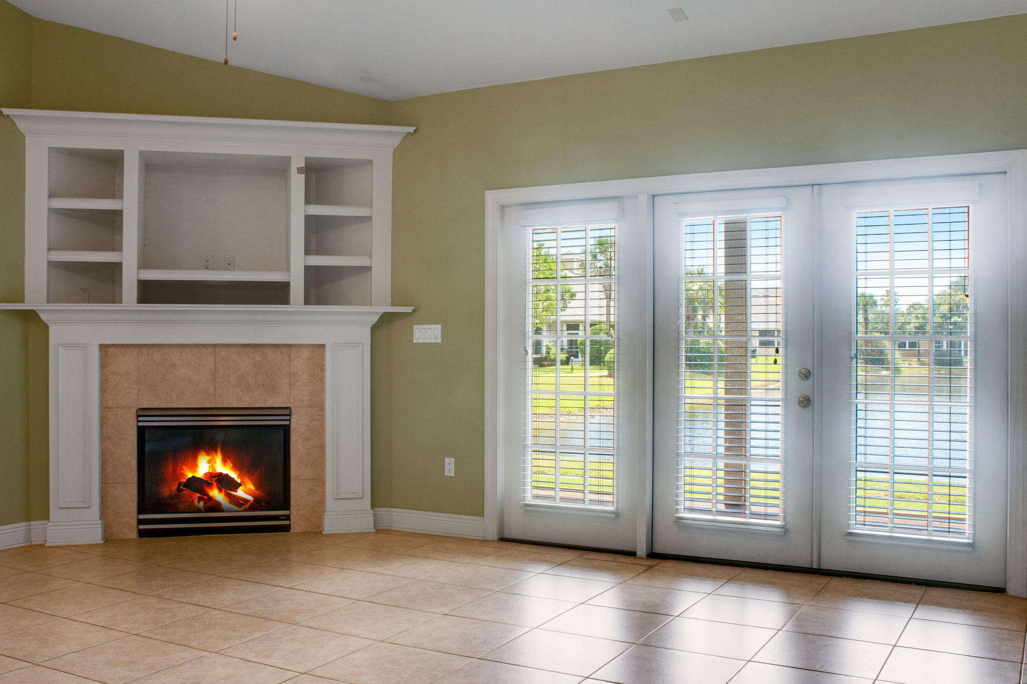 DIAMOND LAKES - Residential Lease